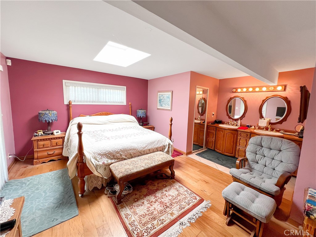 Santa Ana, California, 92701, United States, 4 Bedrooms Bedrooms, ,2 BathroomsBathrooms,Residential,For Sale,1940678