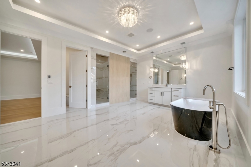 Livingston Twp., New Jersey, 07039, United States, 7 Bedrooms Bedrooms, ,9 BathroomsBathrooms,Residential,For Sale,1903454
