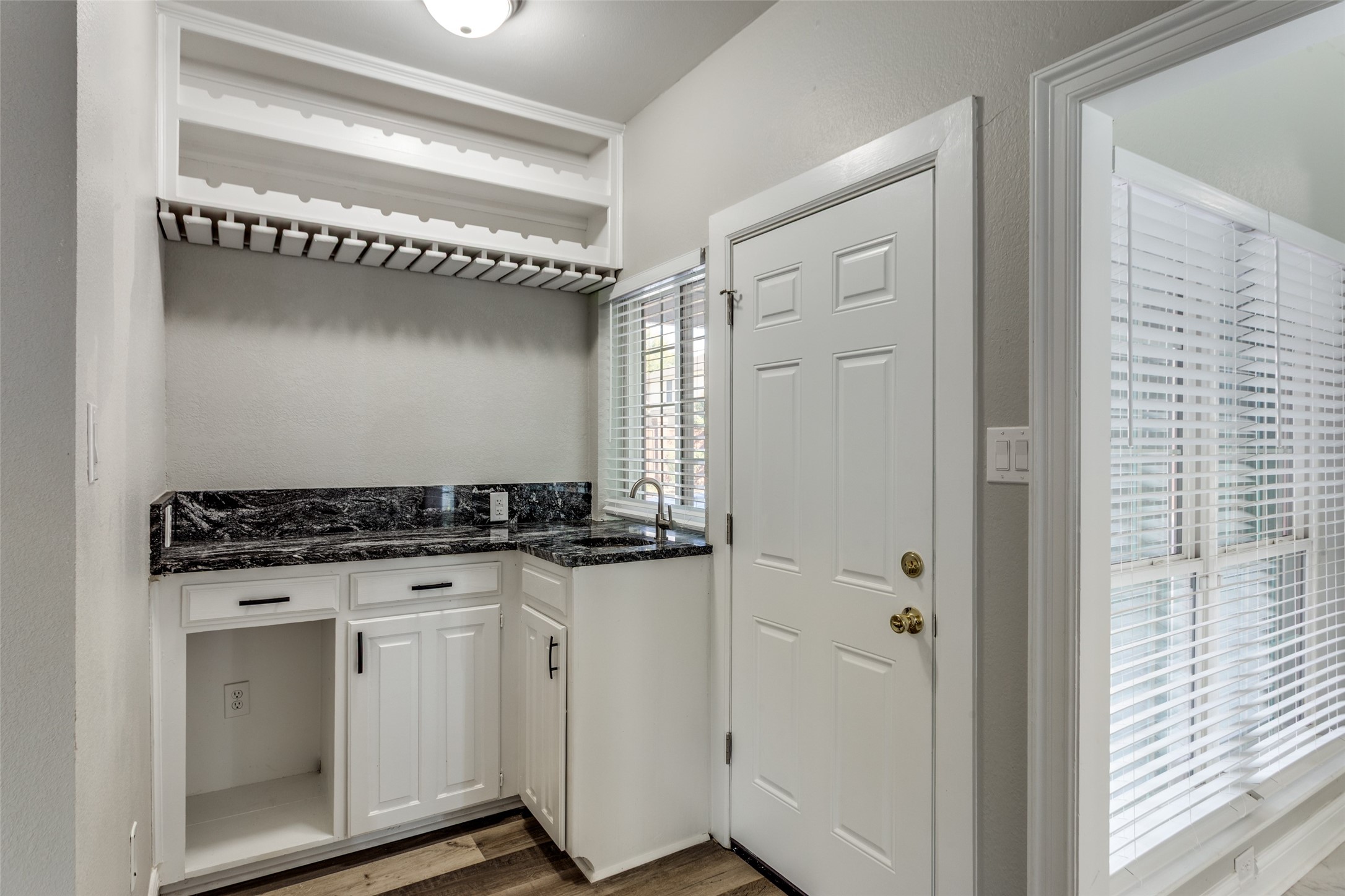 Arlington, Texas, 76013, United States, 4 Bedrooms Bedrooms, ,5 BathroomsBathrooms,Residential,For Sale,1967693