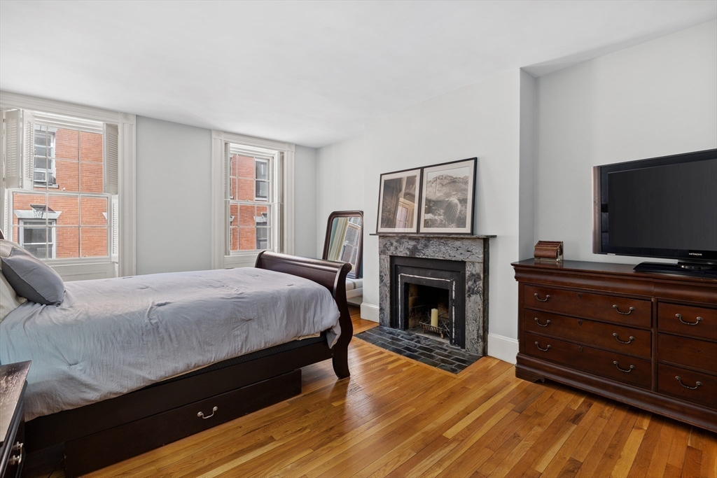 Boston, Massachusetts, 02114, United States, 3 Bedrooms Bedrooms, ,2 BathroomsBathrooms,Residential,For Sale,1981567