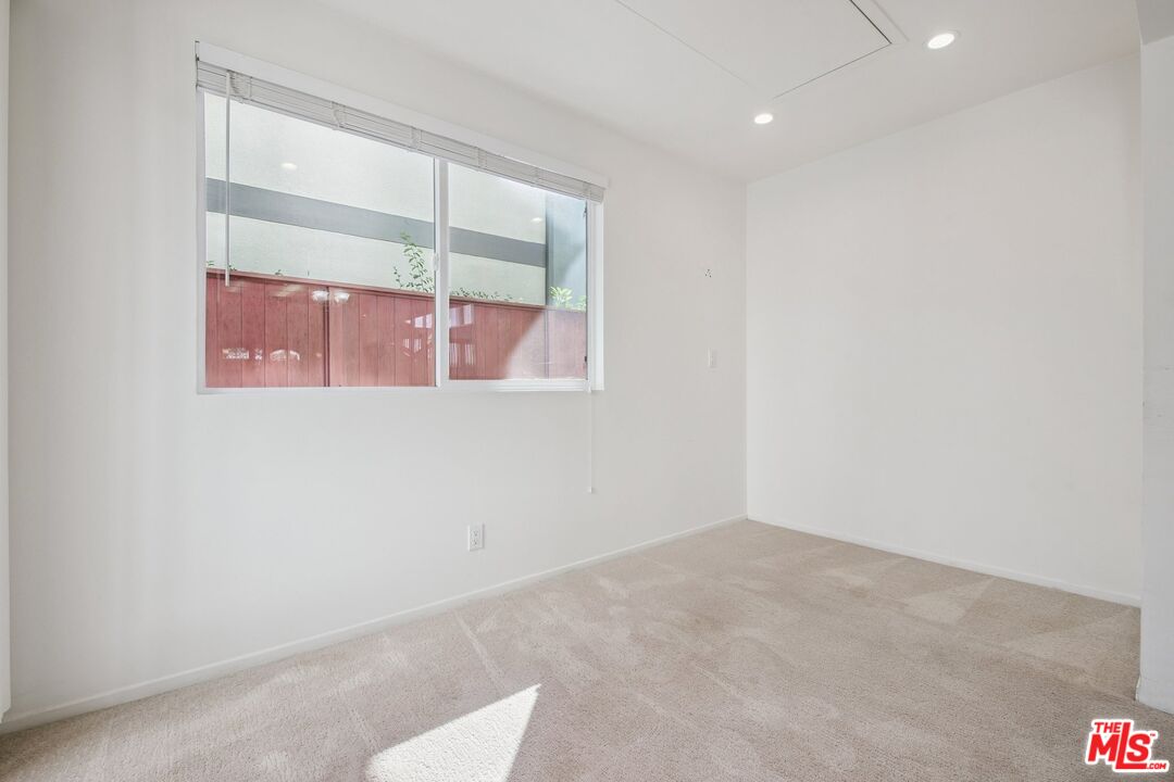 Pacific Palisades, California, 90272, United States, 4 Bedrooms Bedrooms, ,3 BathroomsBathrooms,Residential,For Sale,1989608