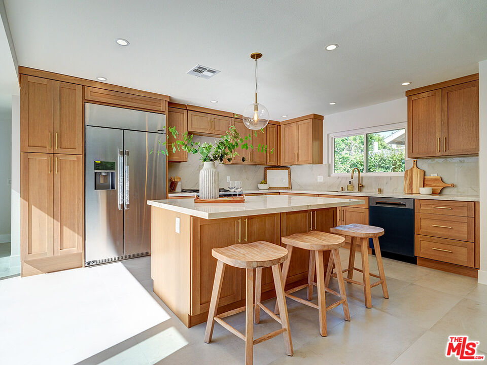 Huntington Beach, California, 92649, United States, 3 Bedrooms Bedrooms, ,2 BathroomsBathrooms,Residential,For Sale,2003446