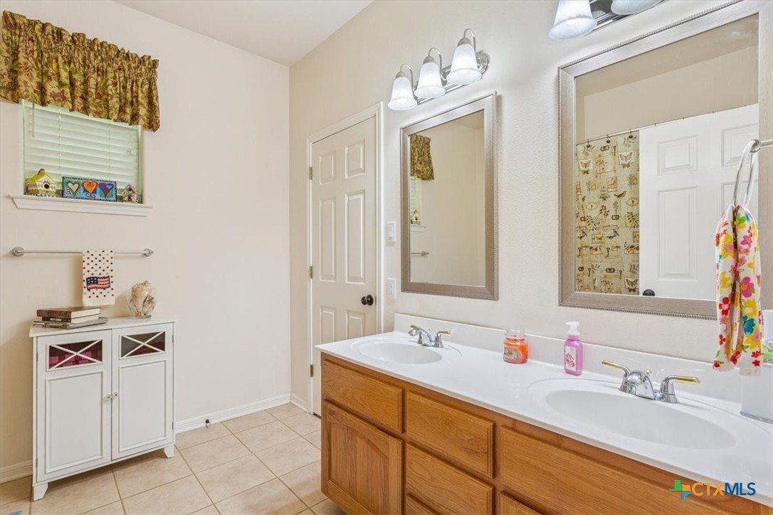 Salado, Texas, 76571, United States, 4 Bedrooms Bedrooms, ,4 BathroomsBathrooms,Residential,For Sale,1904287