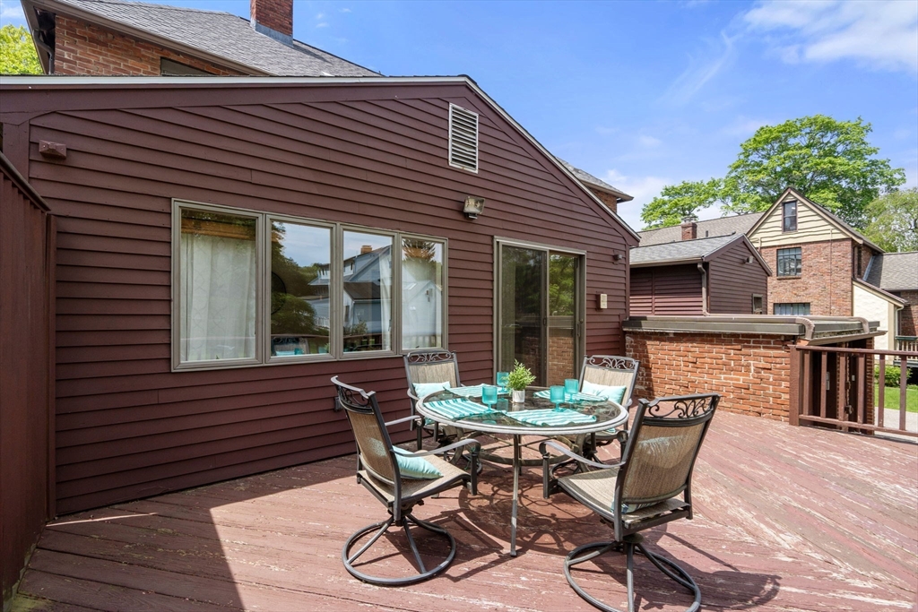 Newton, Massachusetts, 02468, United States, 4 Bedrooms Bedrooms, ,4 BathroomsBathrooms,Residential,For Sale,1942109