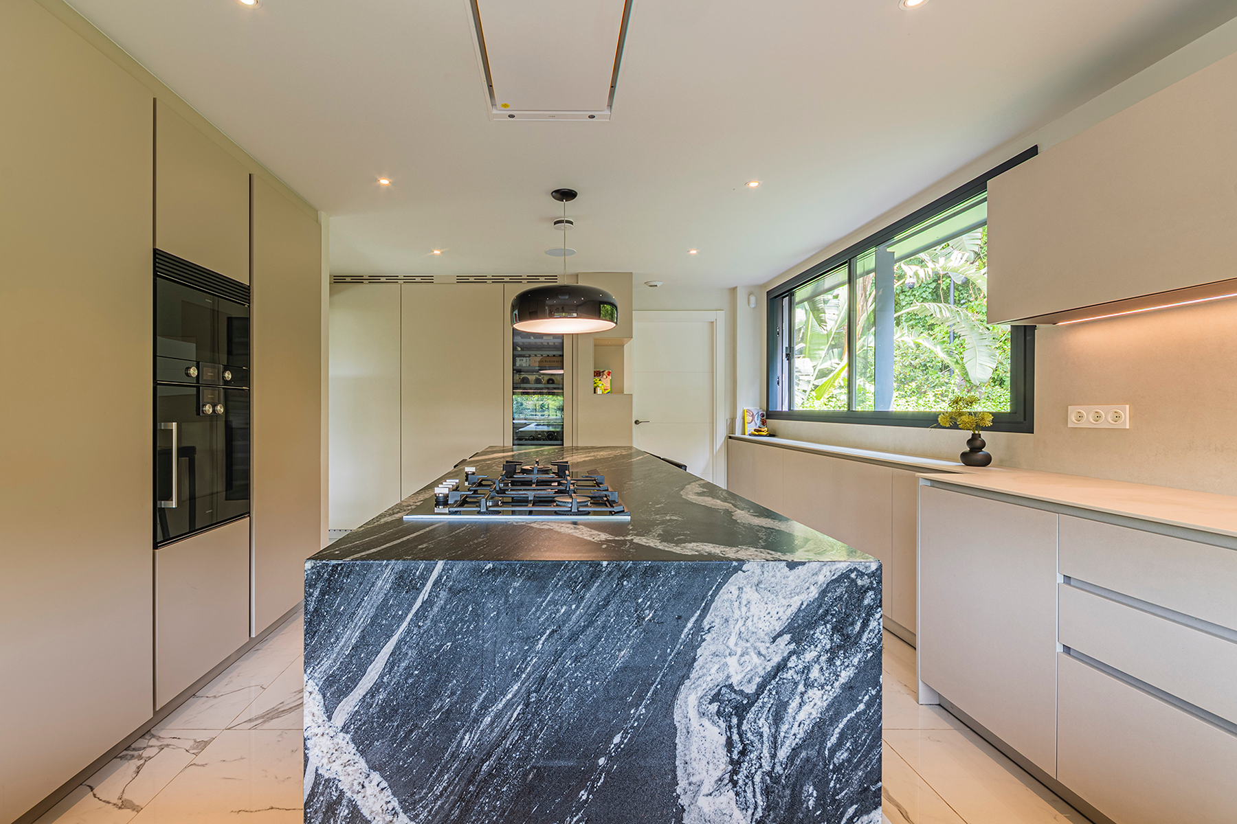  Luxury contemporary villa with pool, garden, and top energy efficiency - 物件實景