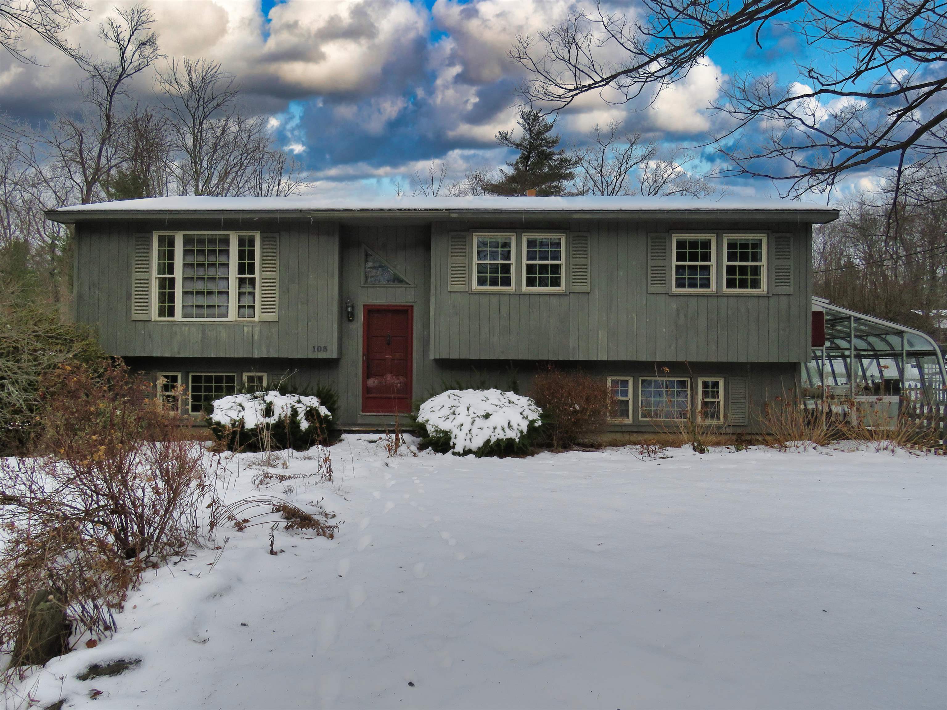 Derry, New Hampshire, 03038, United States, 3 Bedrooms Bedrooms, ,2 BathroomsBathrooms,Residential,For Sale,2005646