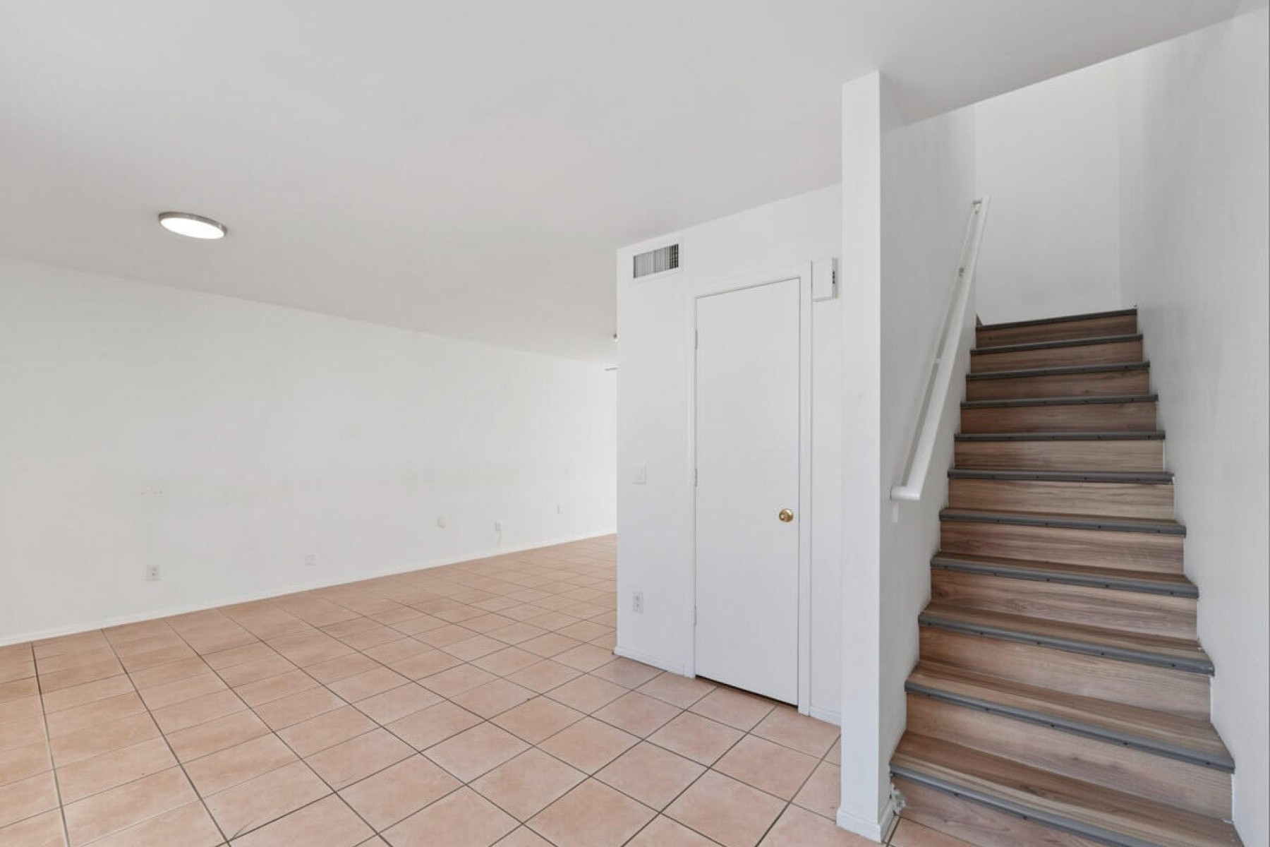  2573 W Monte Cristo Avenue  Phoenix, AZ - 物件實景