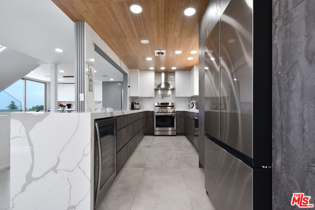 Sherman Oaks, California, 91403, United States, 4 Bedrooms Bedrooms, ,4 BathroomsBathrooms,Residential,For Sale,1794454
