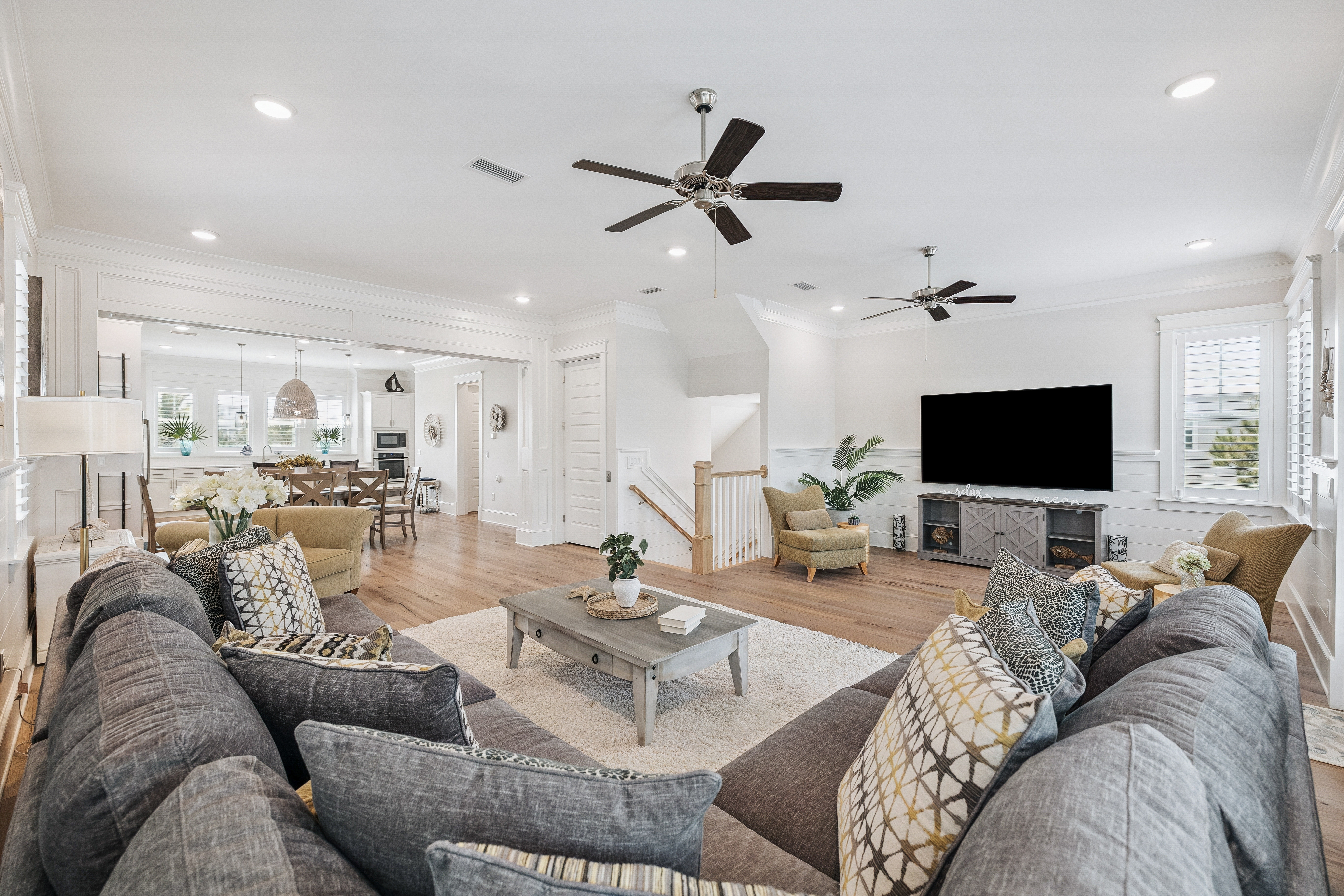  Spacious 3-Level Home With Elevator & Steps to Community Pool - 物件實景