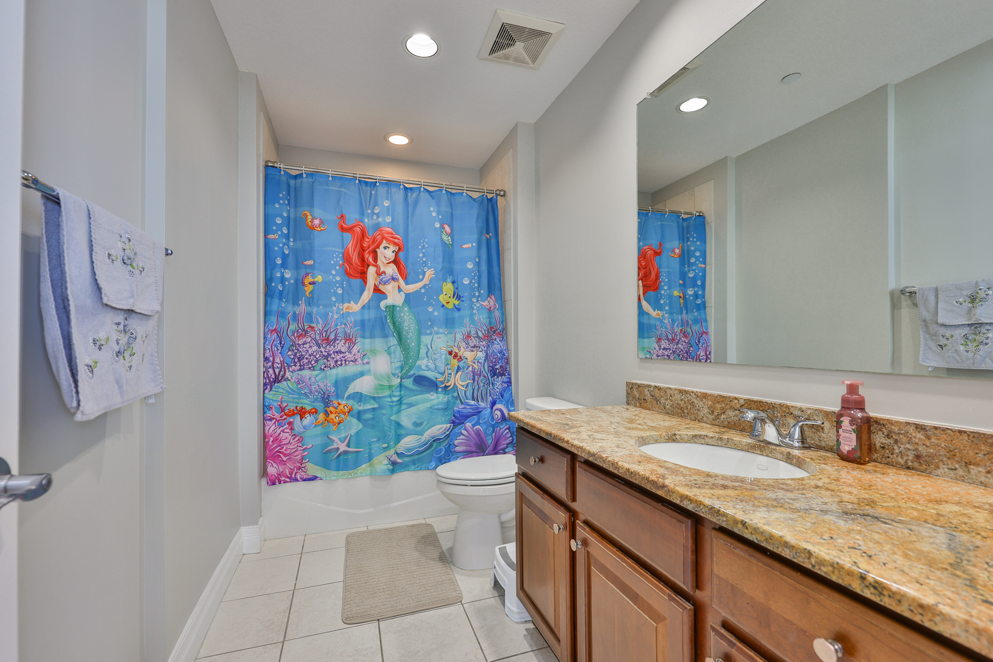 Tampa, Florida, 33602, United States, 3 Bedrooms Bedrooms, ,3 BathroomsBathrooms,Residential,For Sale,1982527