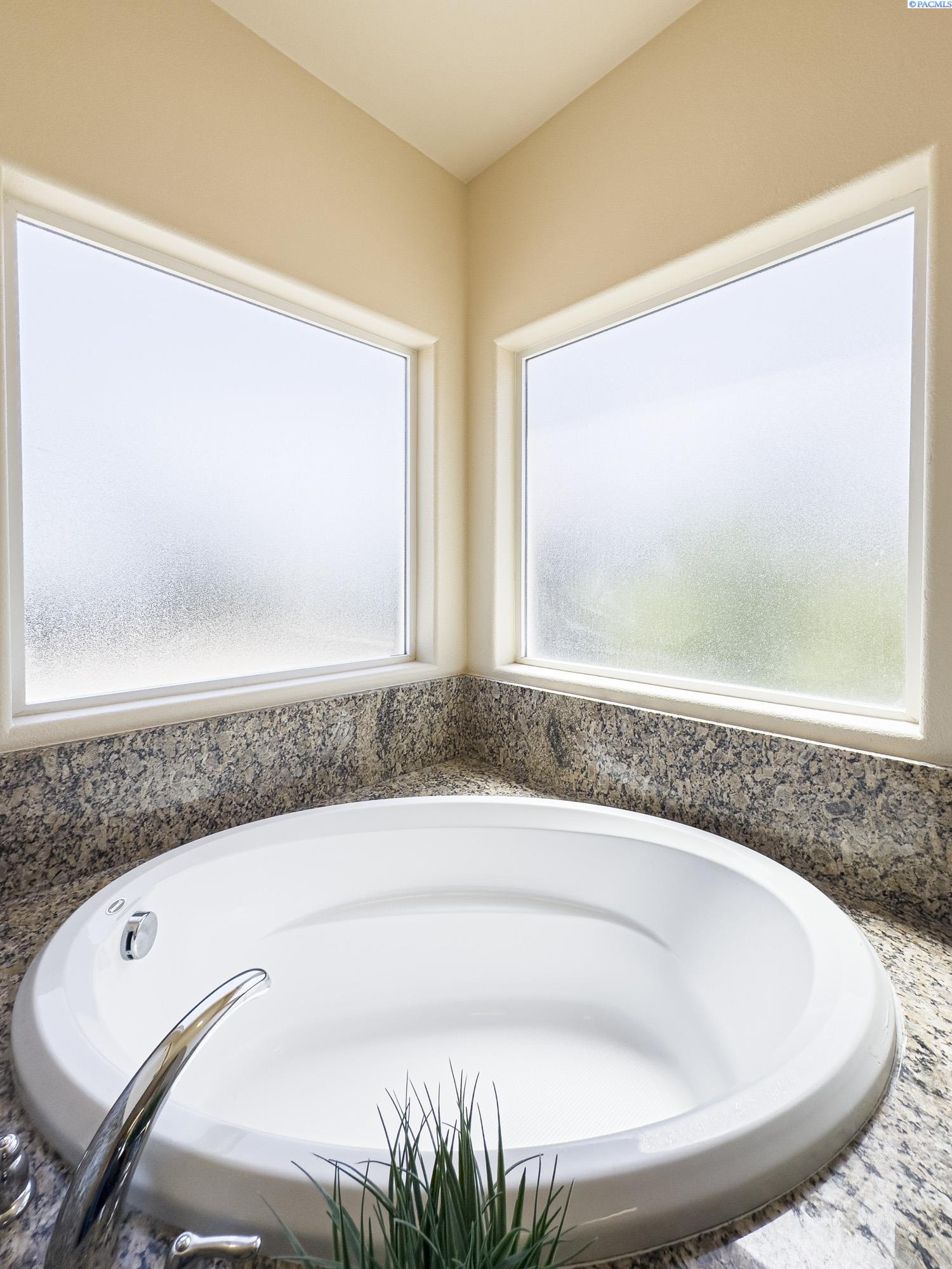 Pasco, Washington, 99301, United States, 4 Bedrooms Bedrooms, ,2 BathroomsBathrooms,Residential,For Sale,1826907