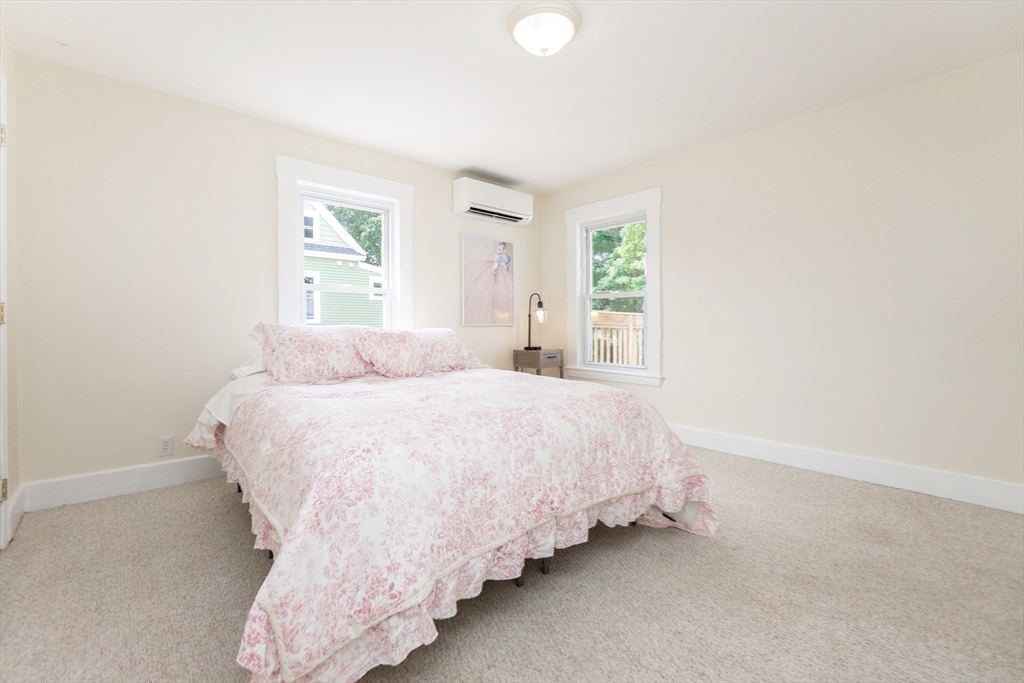 Wakefield, Massachusetts, 01880, United States, 4 Bedrooms Bedrooms, ,2 BathroomsBathrooms,Residential,For Sale,1976836