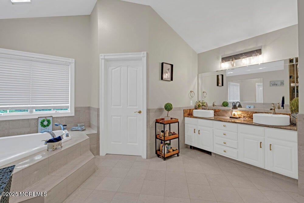 Manalapan, New Jersey, 07726, United States, 5 Bedrooms Bedrooms, ,5 BathroomsBathrooms,Residential,For Sale,1980978