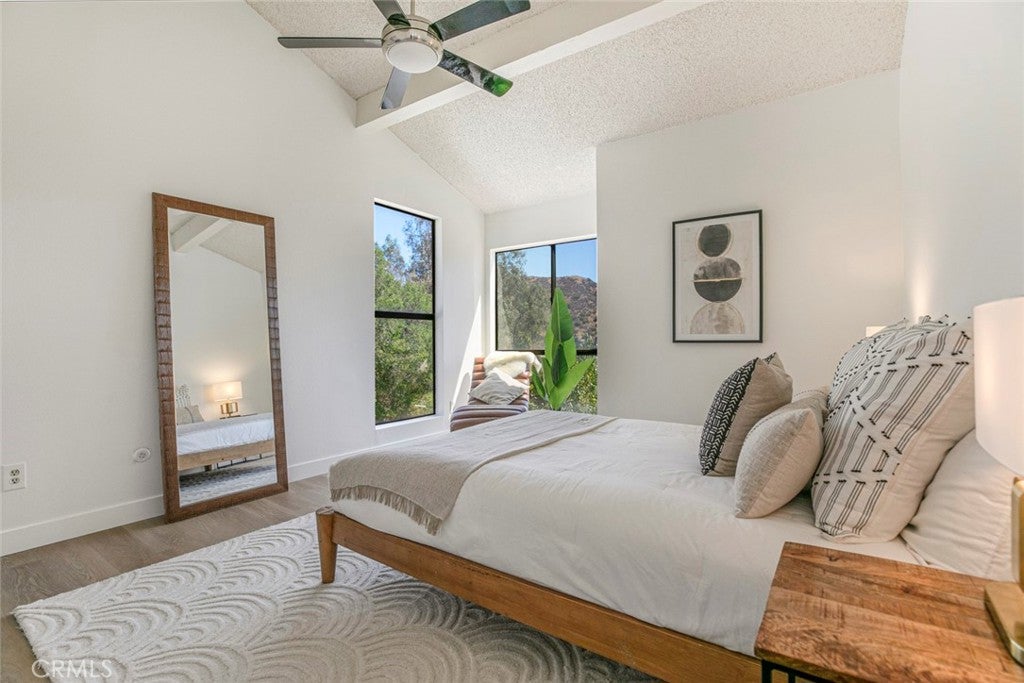 Glendale, California, 91206, United States, 2 Bedrooms Bedrooms, ,3 BathroomsBathrooms,Residential,For Sale,1941682