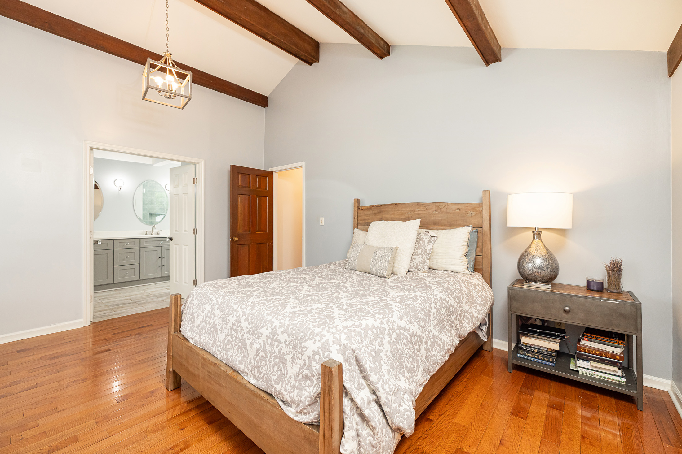  Beautifully Updated Home in Sought-after Arden Woods Neighborhood of Dunwoody - 物件實景