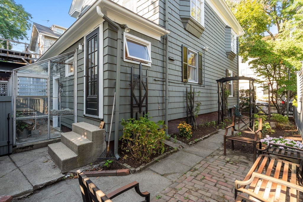 Cambridge, Massachusetts, 02139, United States, 3 Bedrooms Bedrooms, ,2 BathroomsBathrooms,Residential,For Sale,1940619
