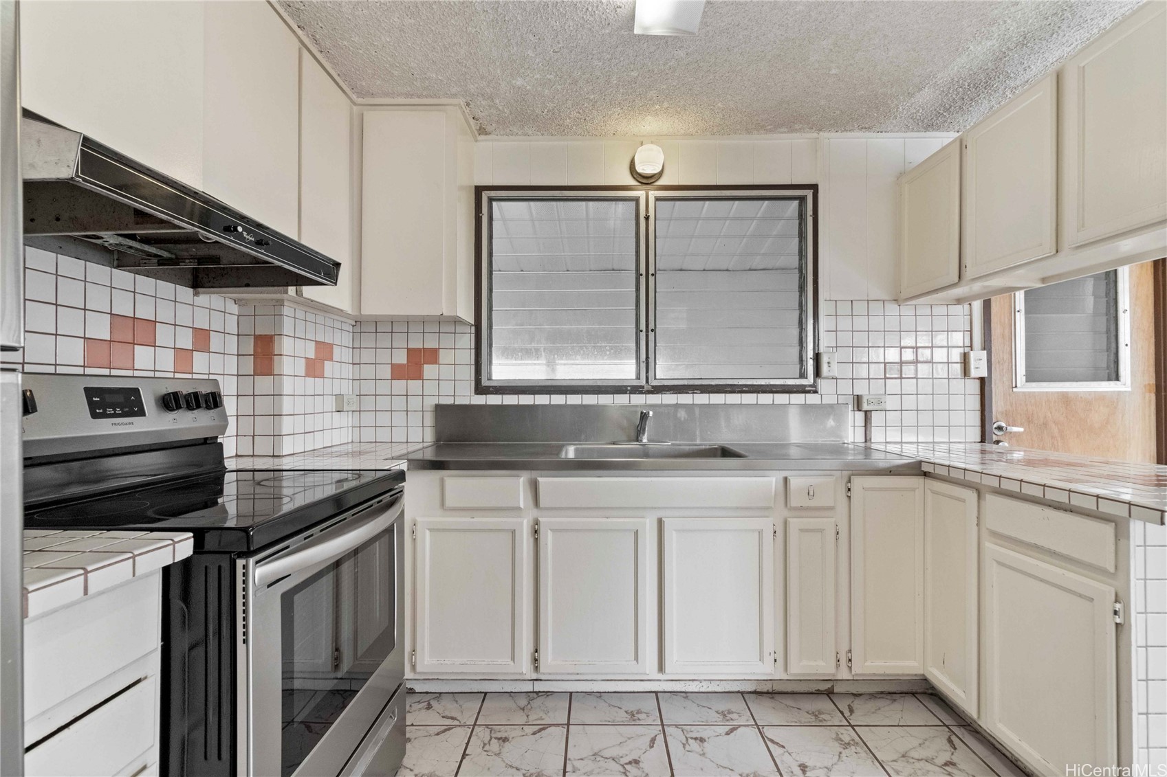 Waipahu, Hawaii, 96797, United States, 7 Bedrooms Bedrooms, ,5 BathroomsBathrooms,Residential,For Sale,1987843