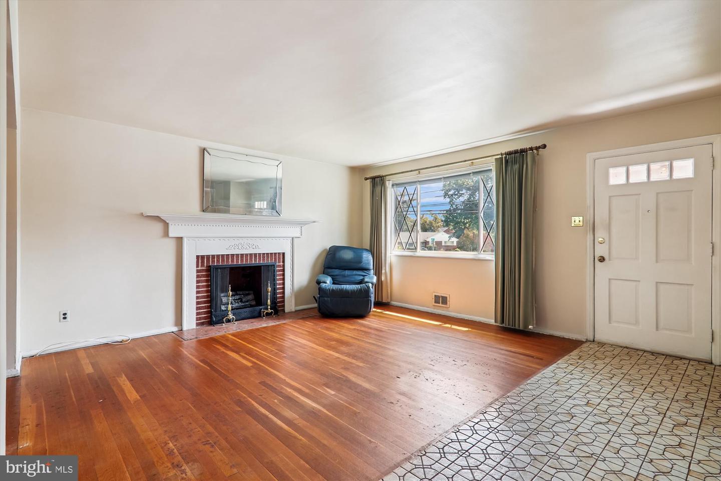 Silver Spring, Maryland, 20903, United States, 4 Bedrooms Bedrooms, ,2 BathroomsBathrooms,Residential,For Sale,1919736