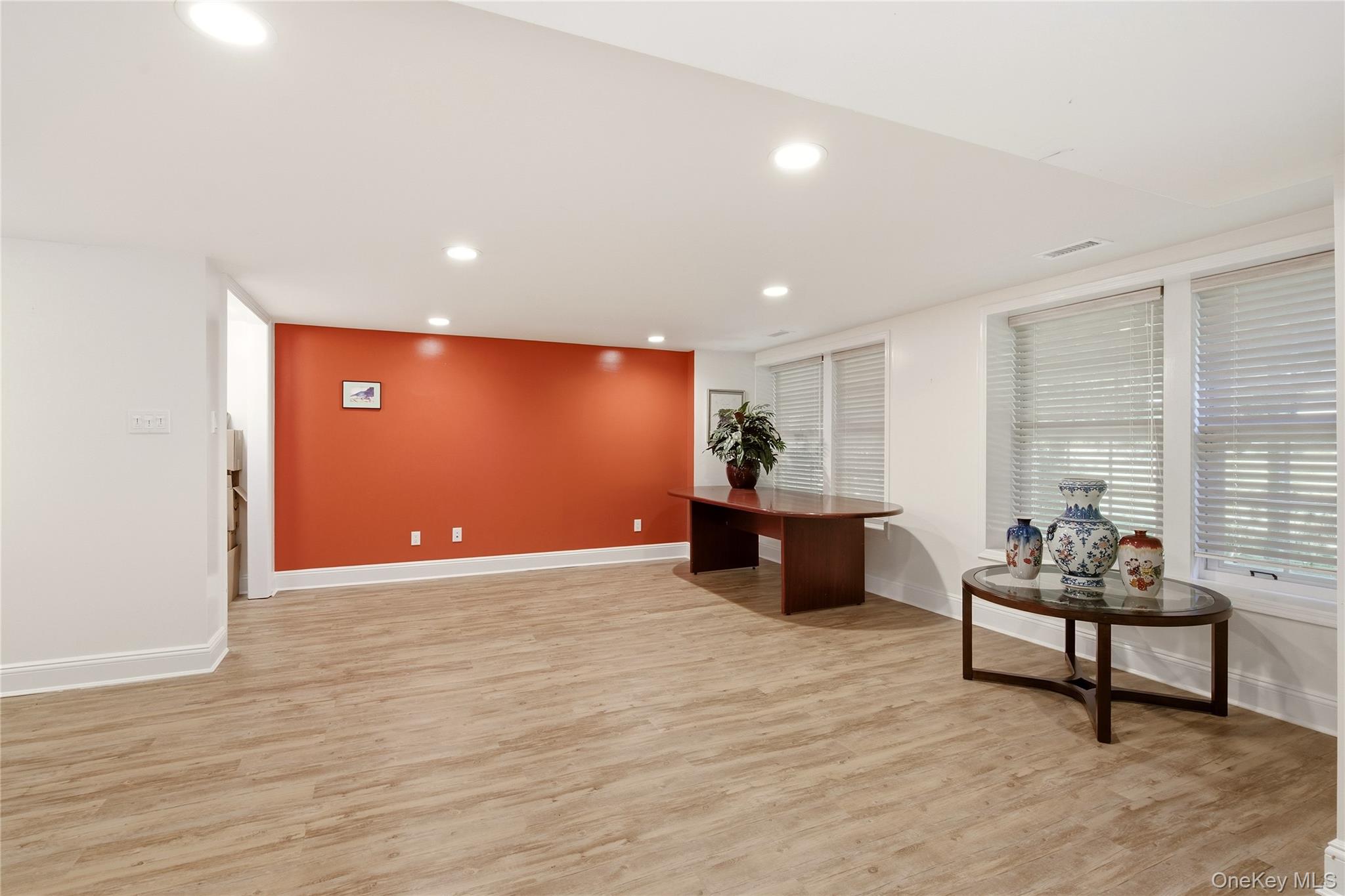  323 Baltustrol Circle, Roslyn, NY, 11576 - 物件實景