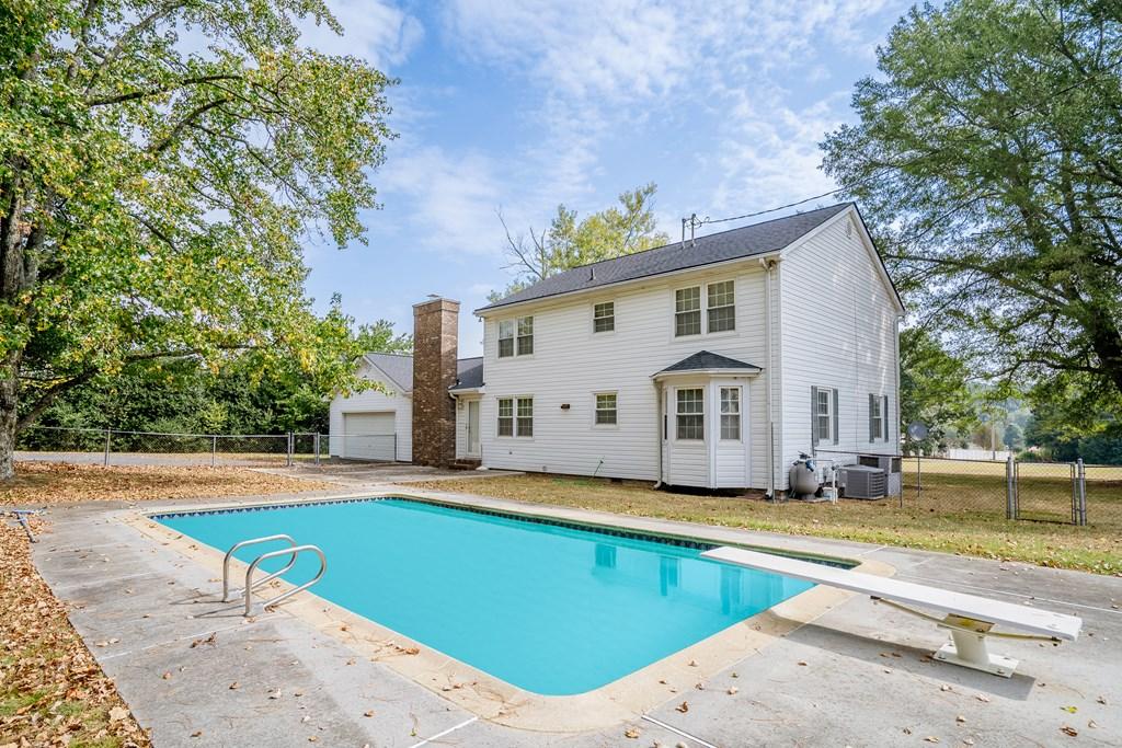 DALTON, Georgia, 30720, United States, 5 Bedrooms Bedrooms, ,3 BathroomsBathrooms,Residential,For Sale,1896225