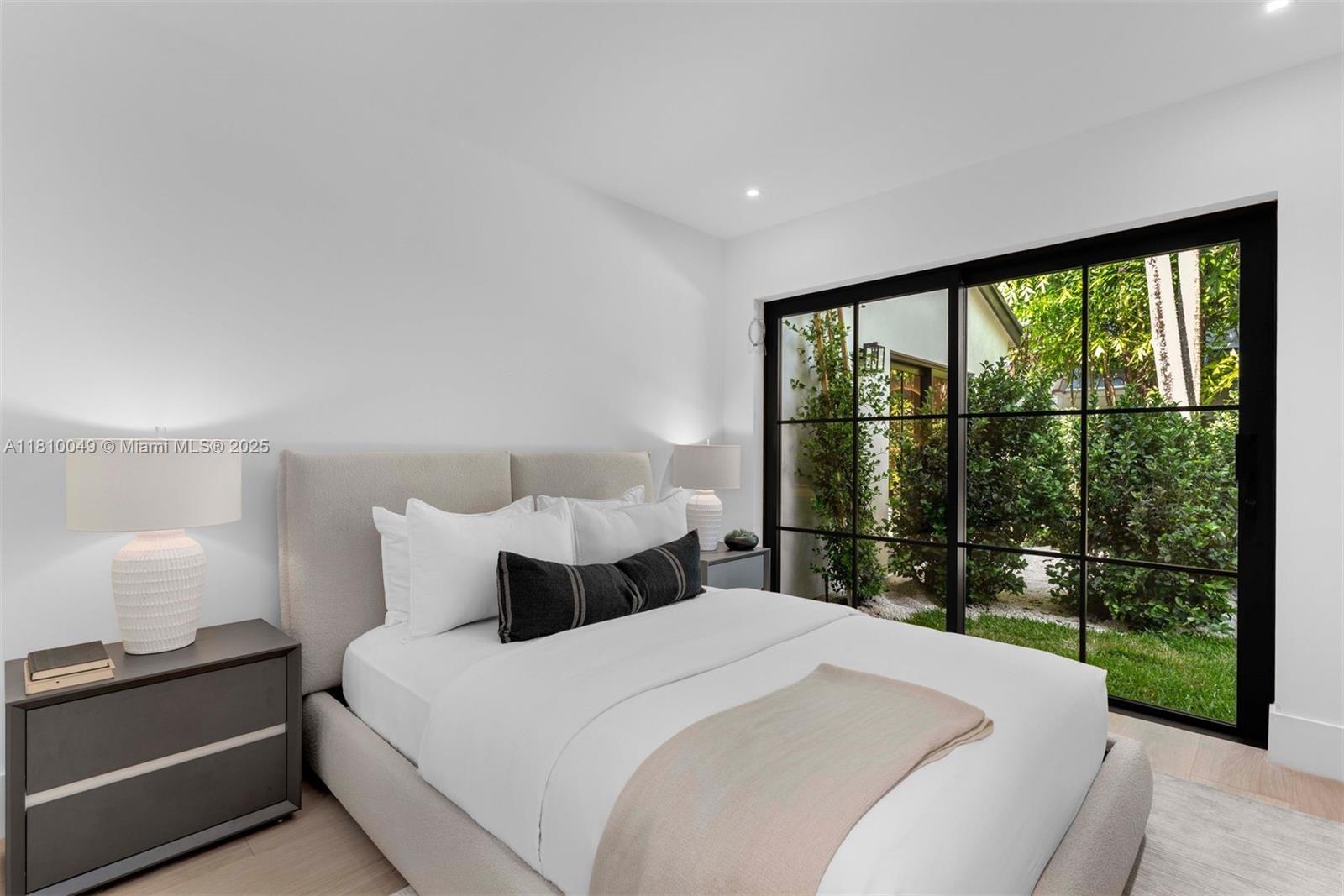 Miami, Florida, 33133, United States, 6 Bedrooms Bedrooms, ,8 BathroomsBathrooms,Residential,For Sale,1829232
