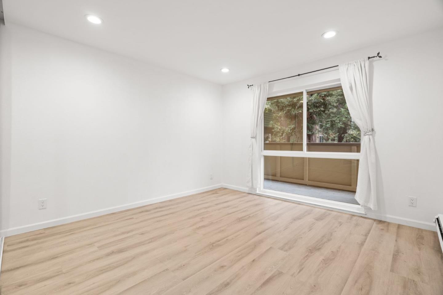 Mountain View, California, 94040, United States, 2 Bedrooms Bedrooms, ,2 BathroomsBathrooms,Residential,For Sale,1997525