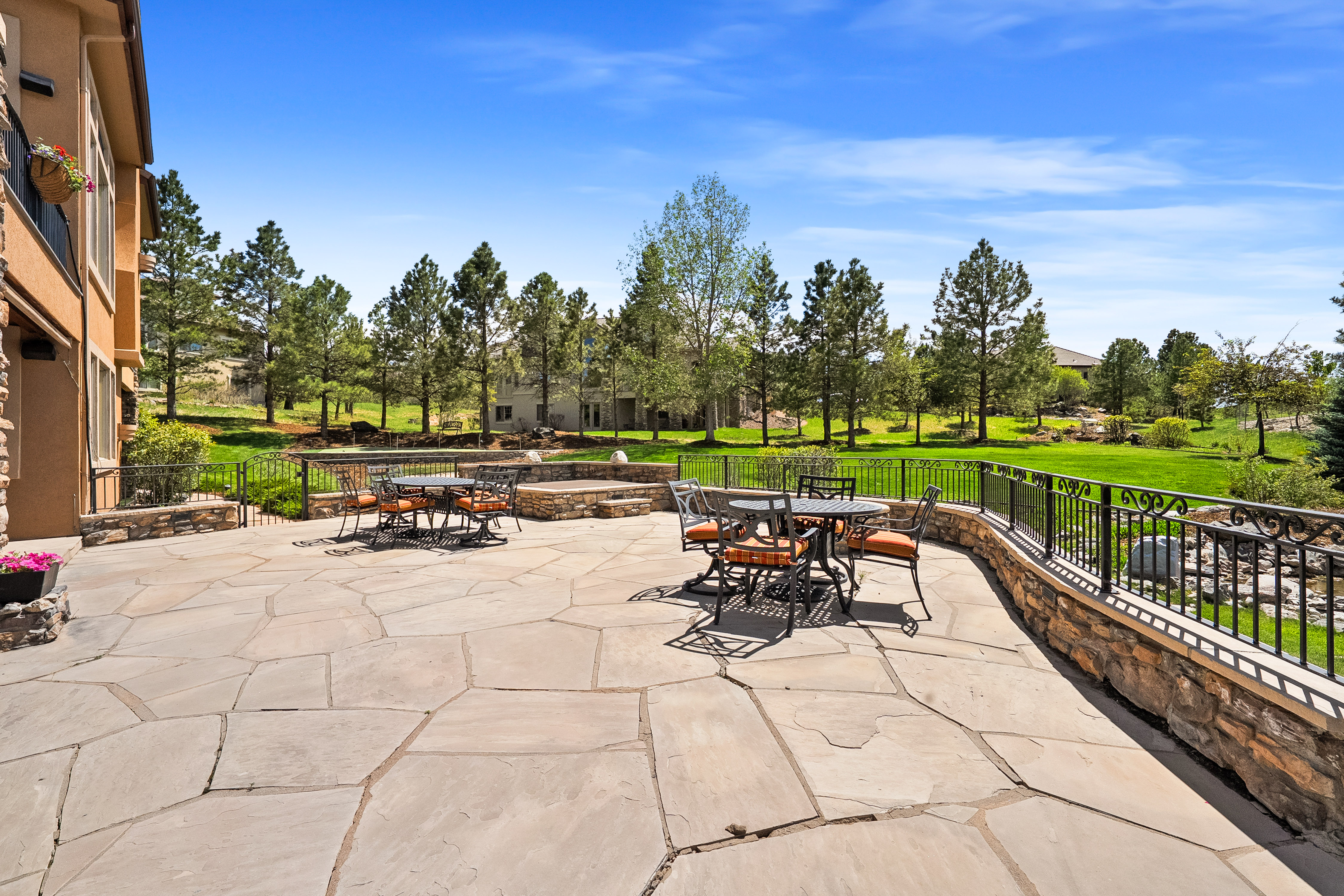  Exceptional ranch-style home in the prestigious gated golf course community - 物件實景