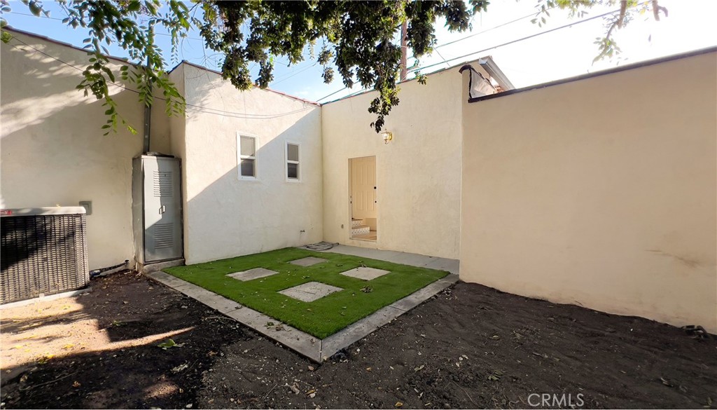 LOS ANGELES, California, 90018, United States, 3 Bedrooms Bedrooms, ,2 BathroomsBathrooms,Residential,For Sale,1747576