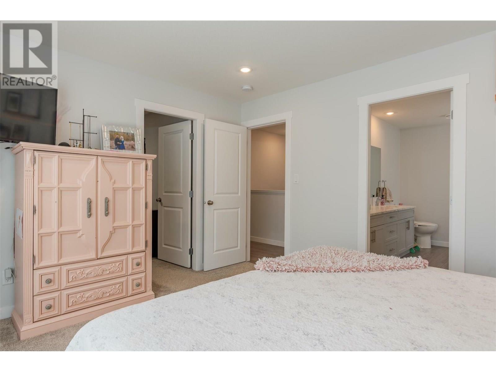 CASTLEGAR, British Columbia, V1N 4X8, CA, 6 Bedrooms Bedrooms, ,3 BathroomsBathrooms,Residential,For Sale,1883021