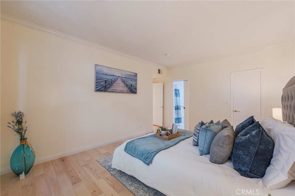 Los Angeles, California, 90024, United States, 2 Bedrooms Bedrooms, ,2 BathroomsBathrooms,Residential,For Sale,1828598