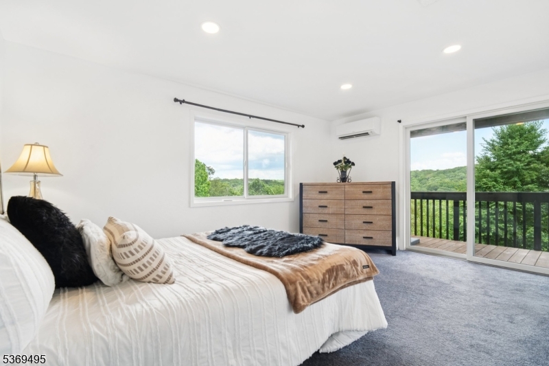 Kinnelon Boro, New Jersey, 07405, United States, 5 Bedrooms Bedrooms, ,4 BathroomsBathrooms,Residential,For Sale,1939062