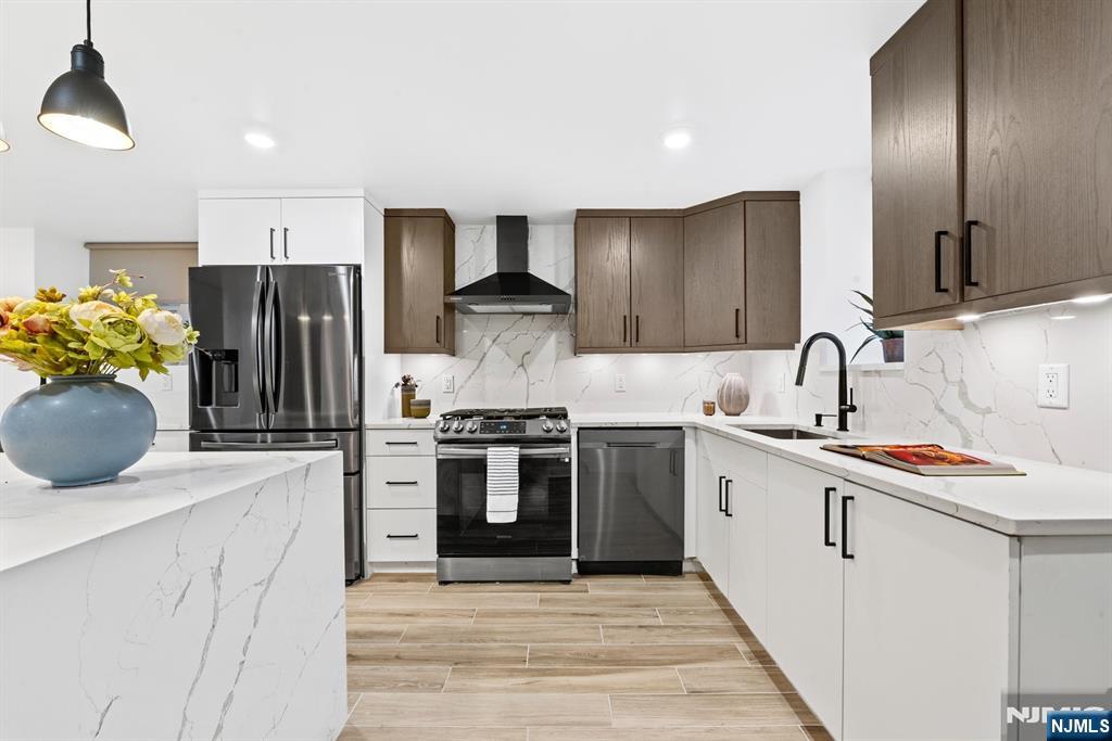 Jersey City, New Jersey, 07307, United States, 3 Bedrooms Bedrooms, ,3 BathroomsBathrooms,Residential,For Sale,1966412