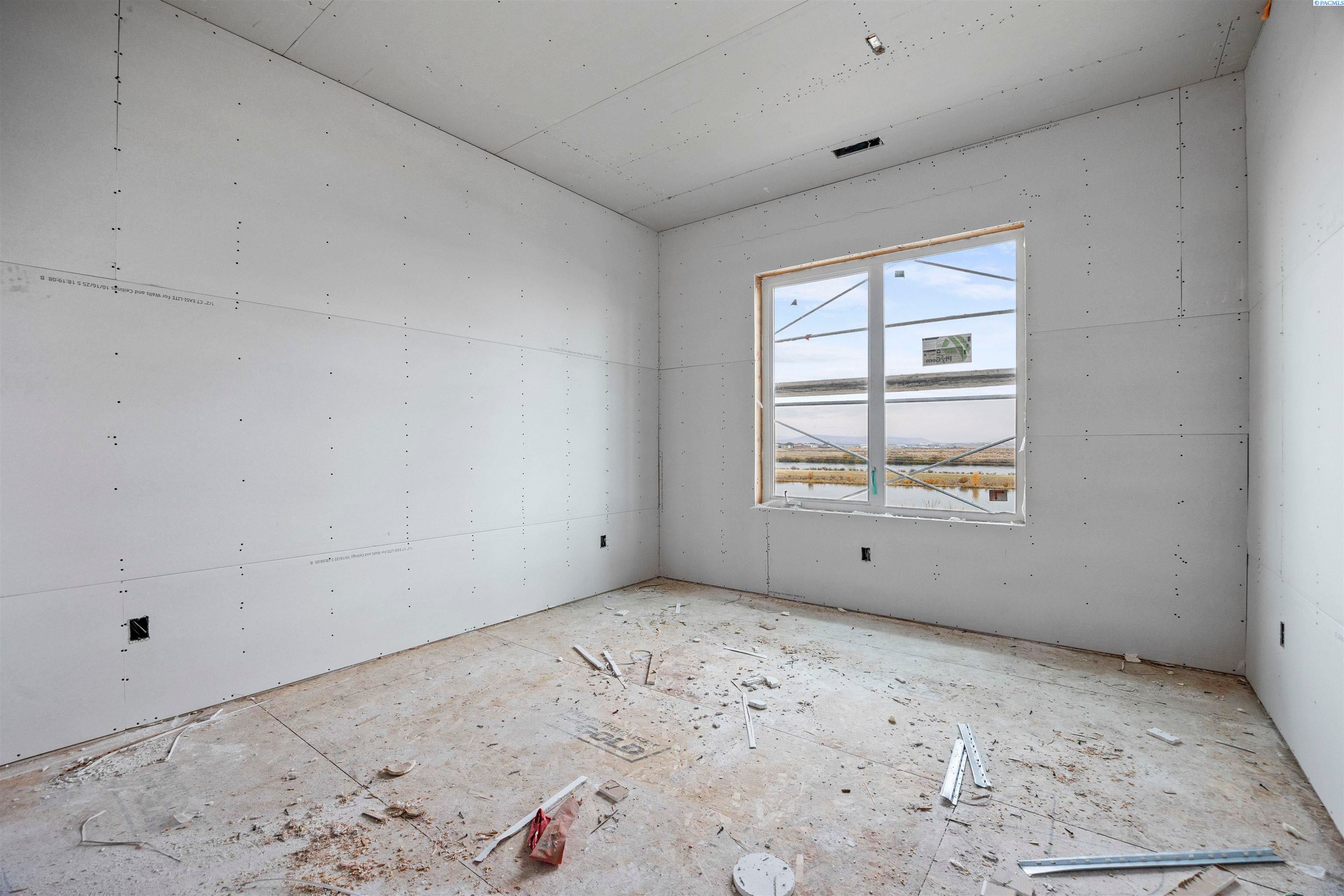 Pasco, Washington, 99301, United States, 4 Bedrooms Bedrooms, ,2 BathroomsBathrooms,Residential,For Sale,1978072