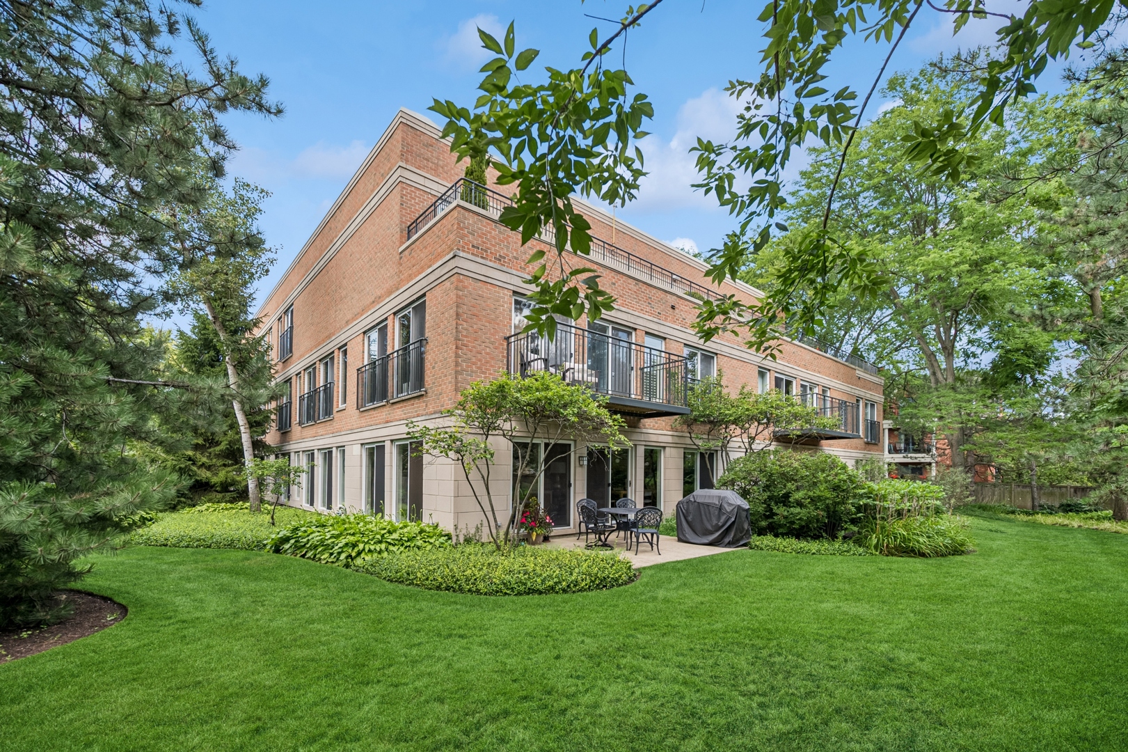 Lake Forest, Illinois, 60045, United States, 3 Bedrooms Bedrooms, ,2 BathroomsBathrooms,Residential,For Sale,1940647