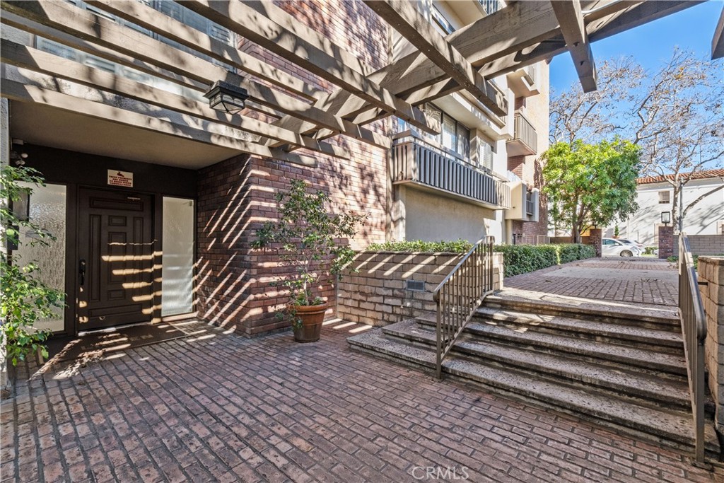 Beverly Hills, California, 90212, United States, 2 Bedrooms Bedrooms, ,2 BathroomsBathrooms,Residential,For Sale,1912615