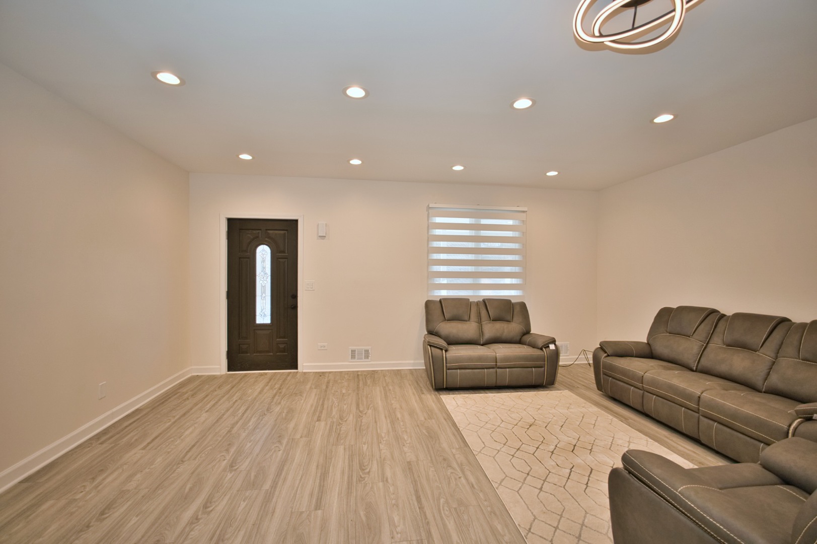 Chicago, Illinois, 60630, United States, 4 Bedrooms Bedrooms, ,2 BathroomsBathrooms,Residential,For Sale,2007552