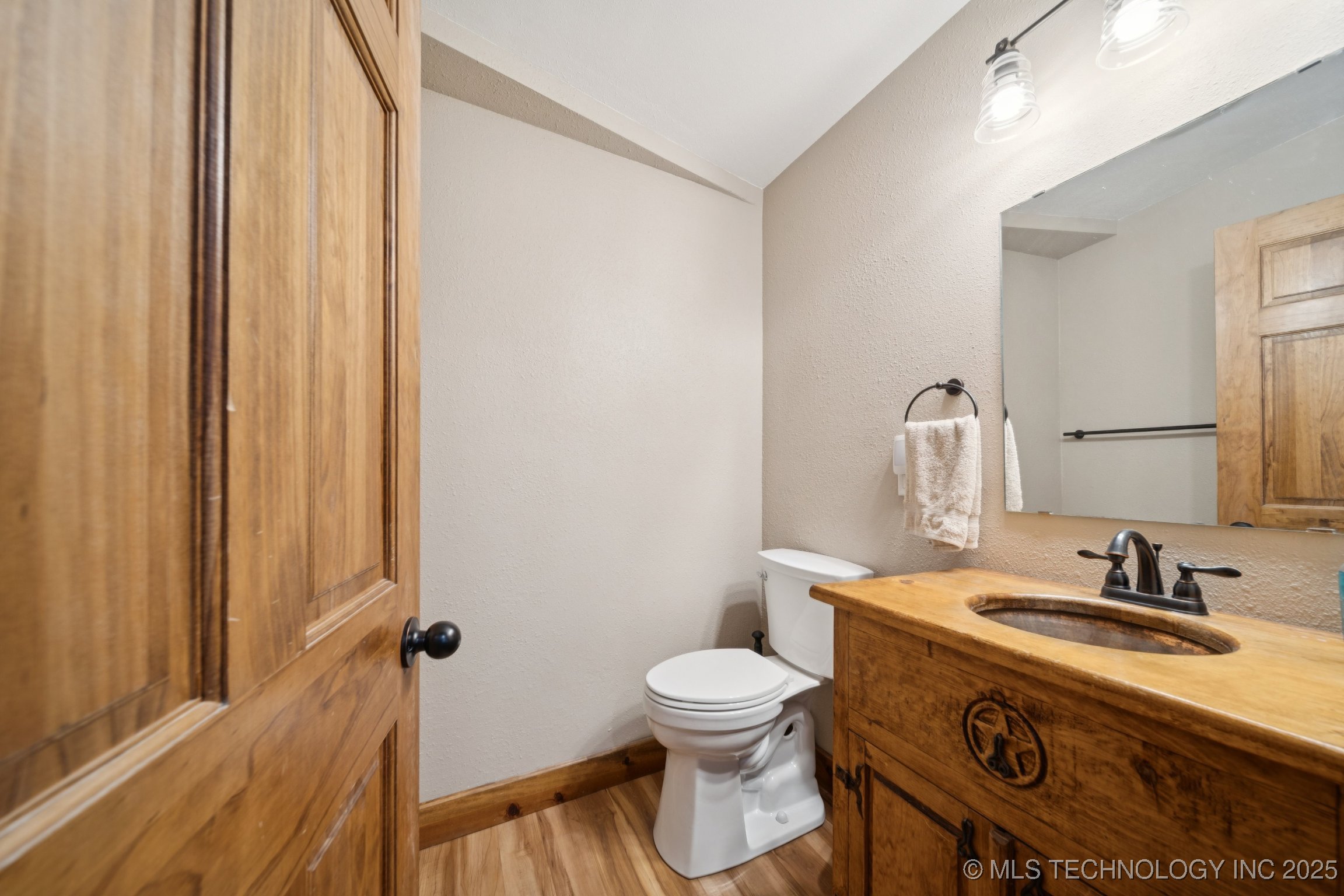 Henryetta, Oklahoma, 74437, United States, 4 Bedrooms Bedrooms, ,4 BathroomsBathrooms,Residential,For Sale,1939303