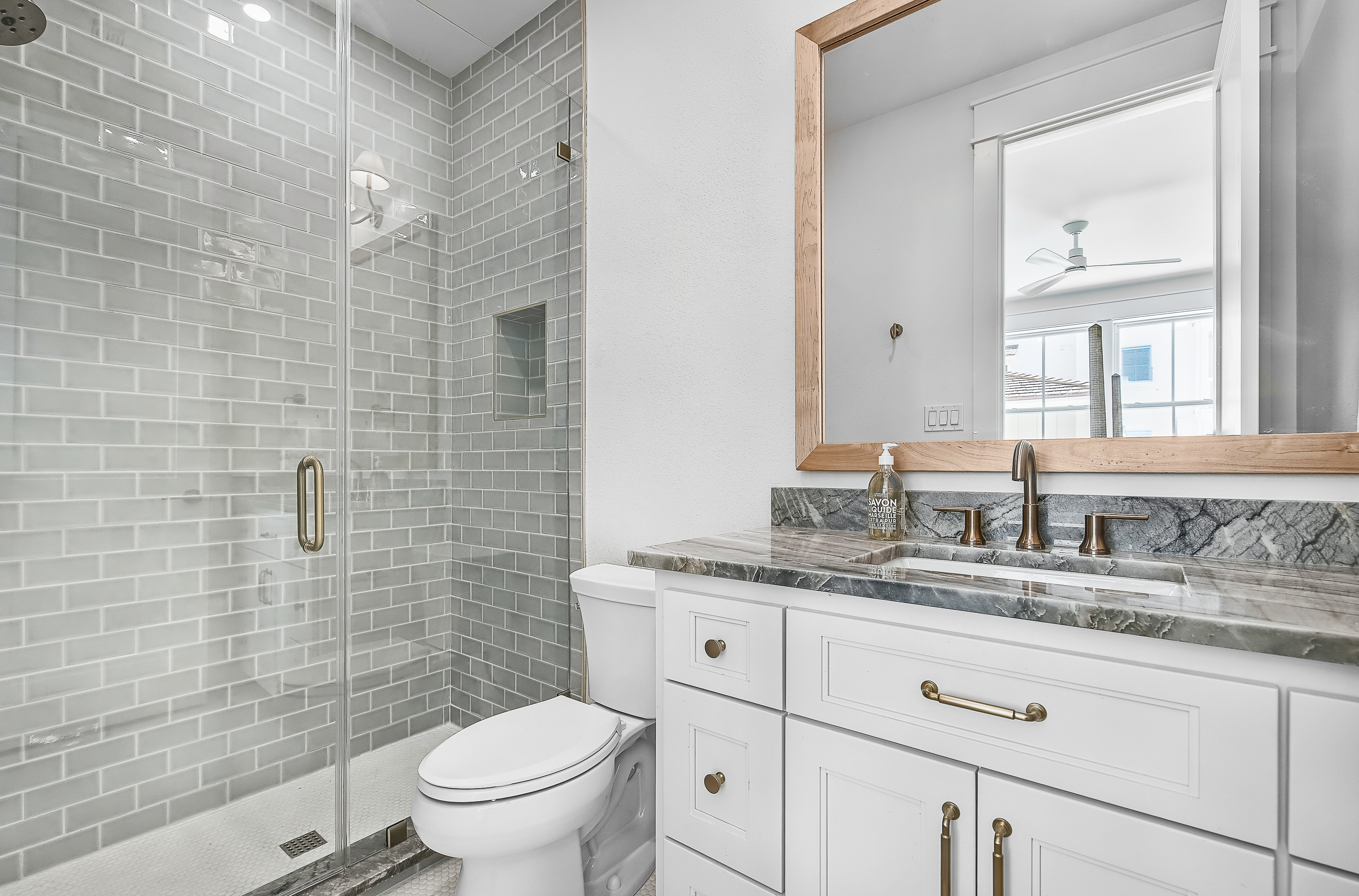  Coastal Elegance Meets Waterfront Living - 物件實景