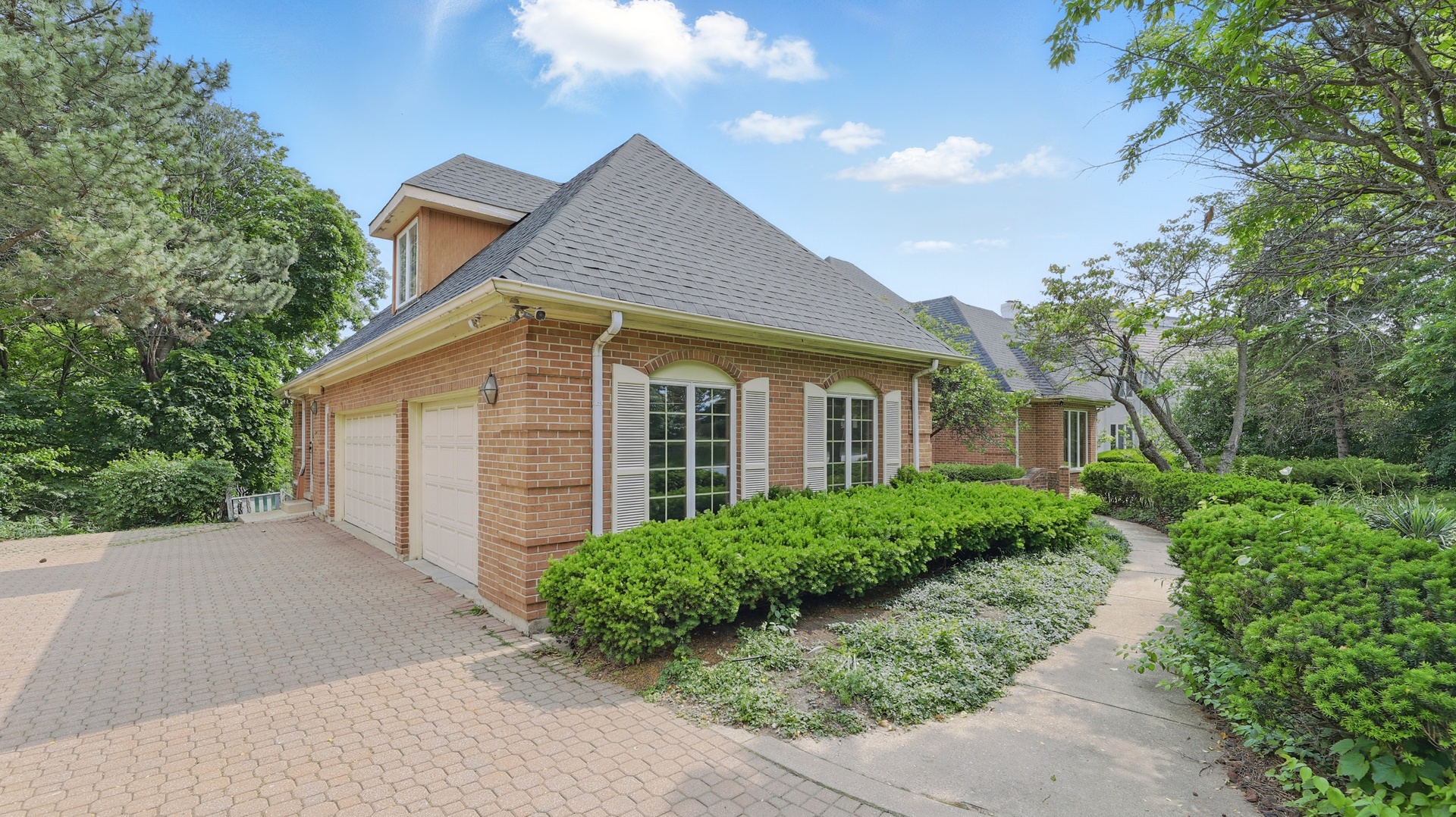 Oak Brook, Illinois, 60523, United States, 5 Bedrooms Bedrooms, ,5 BathroomsBathrooms,Residential,For Sale,1847174