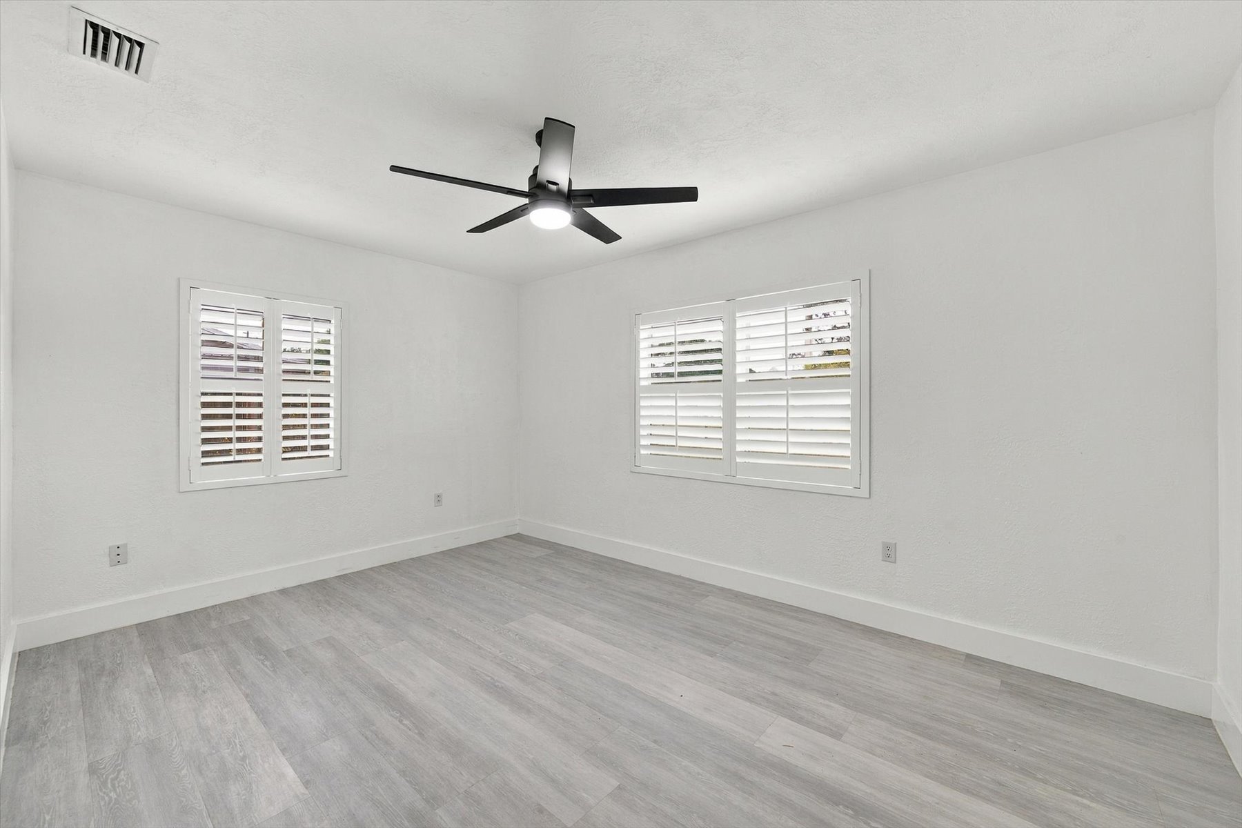  446 Coral Drive, Melbourne, FL, 32935 - 物件實景