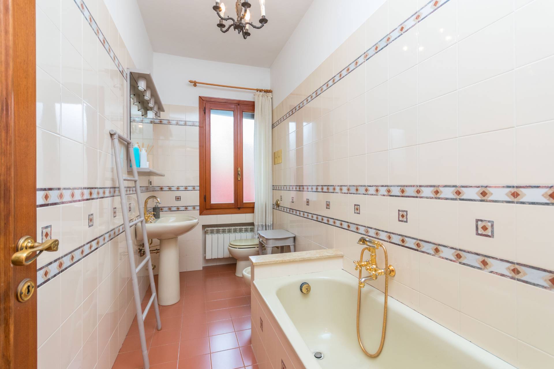 Venezia, Venezia, 30100, IT, 4 Bedrooms Bedrooms, ,2 BathroomsBathrooms,Residential,For Sale,1786336