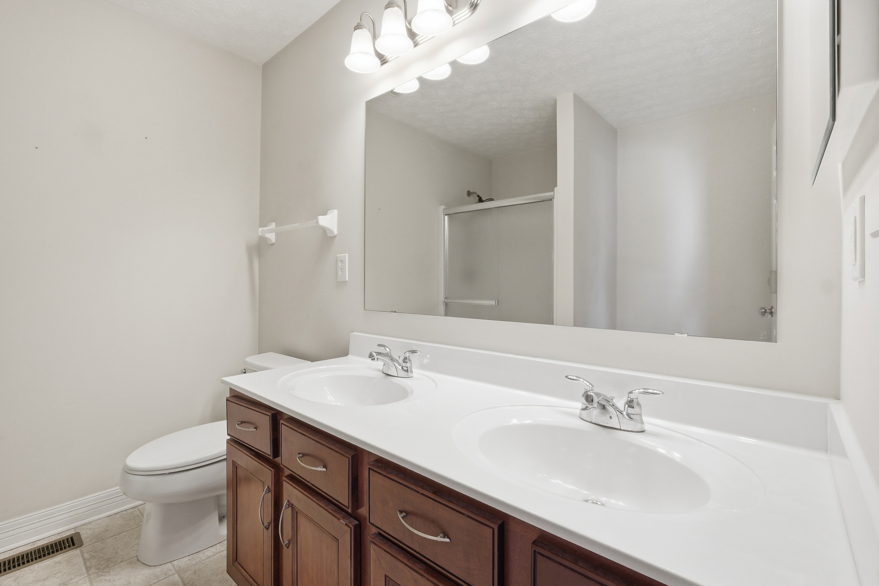  11812 Garden Grove Way, Louisville, KY 40299 - 物件實景