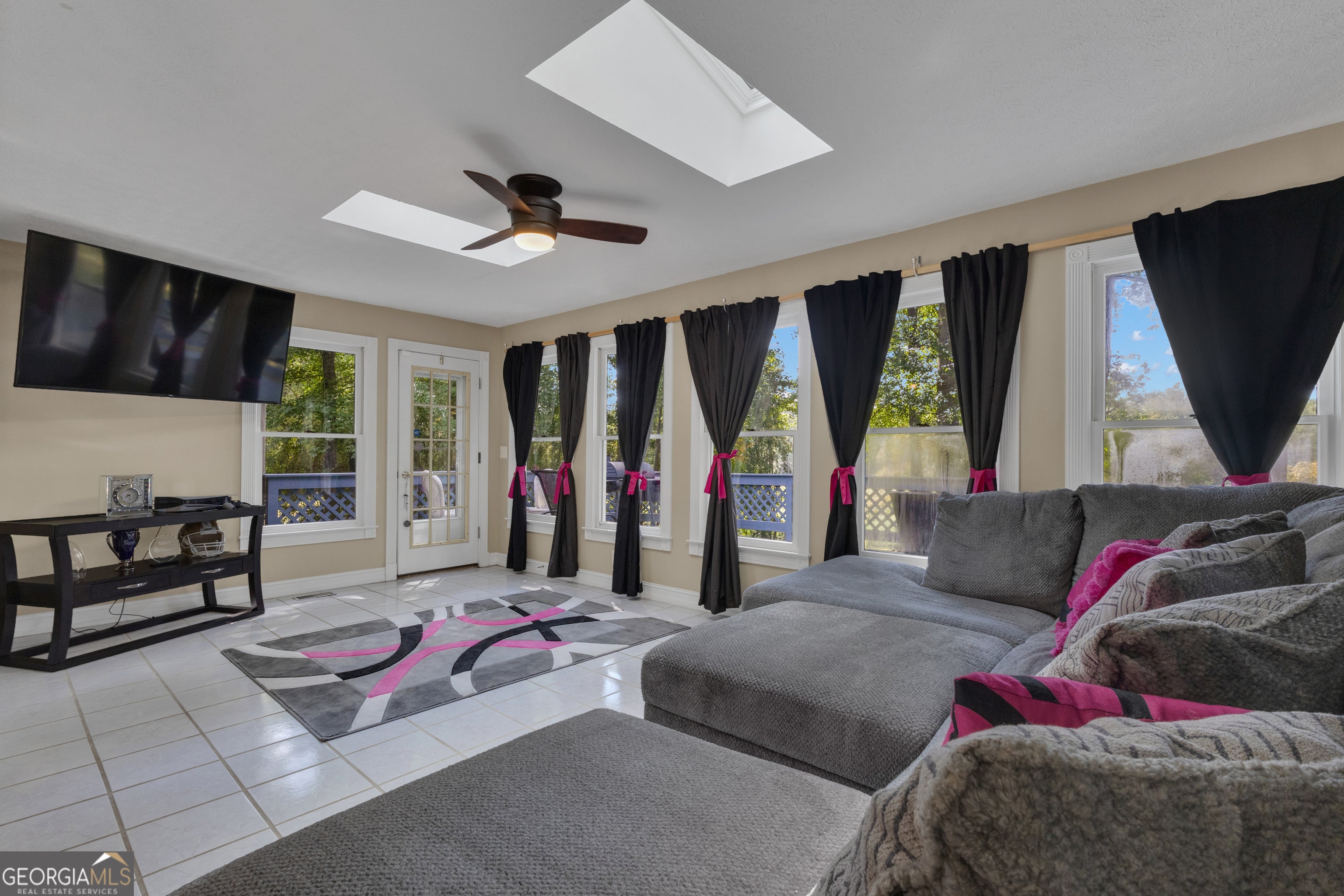 Newnan, Georgia, 30265, United States, 4 Bedrooms Bedrooms, ,4 BathroomsBathrooms,Residential,For Sale,1993914