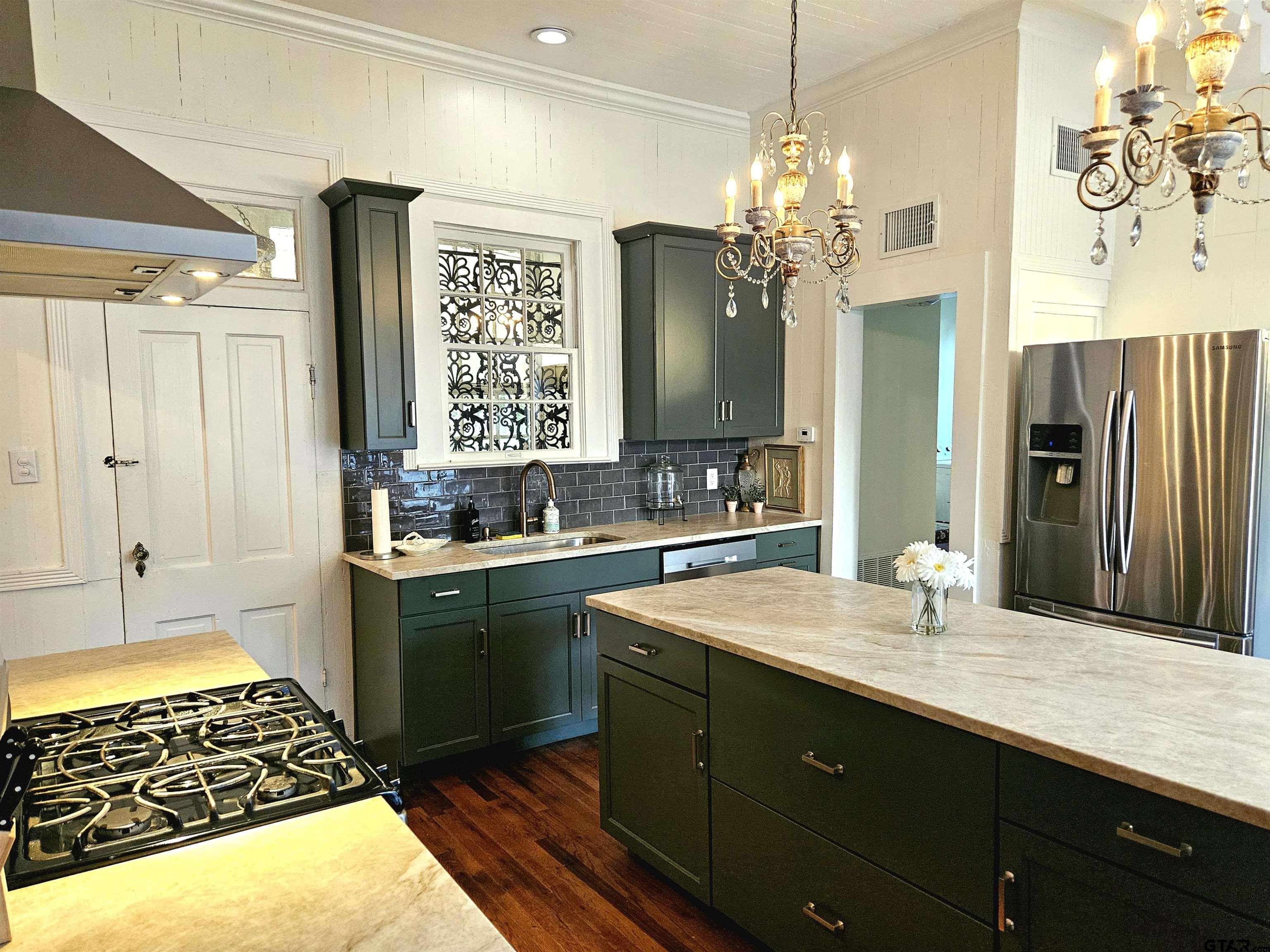 Jacksonville, Texas, 75766, United States, 5 Bedrooms Bedrooms, ,4 BathroomsBathrooms,Residential,For Sale,2000635