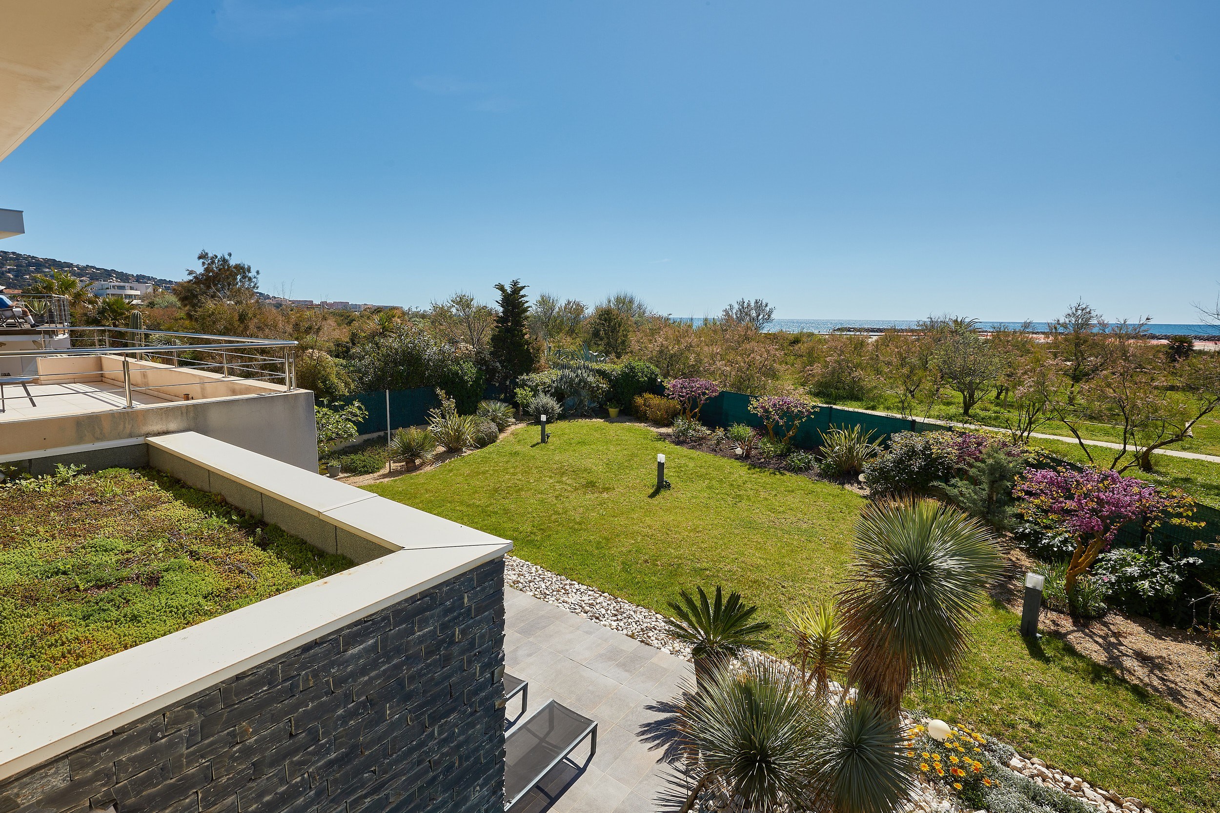  1105 / 5000 A Contemporary Beachfront Home... - 物件實景