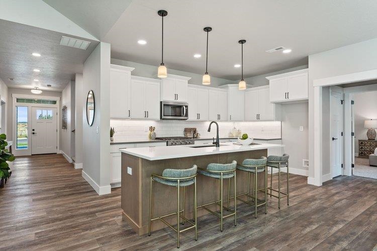 Colbert, Washington, 99005, United States, 4 Bedrooms Bedrooms, ,3 BathroomsBathrooms,Residential,For Sale,1890312