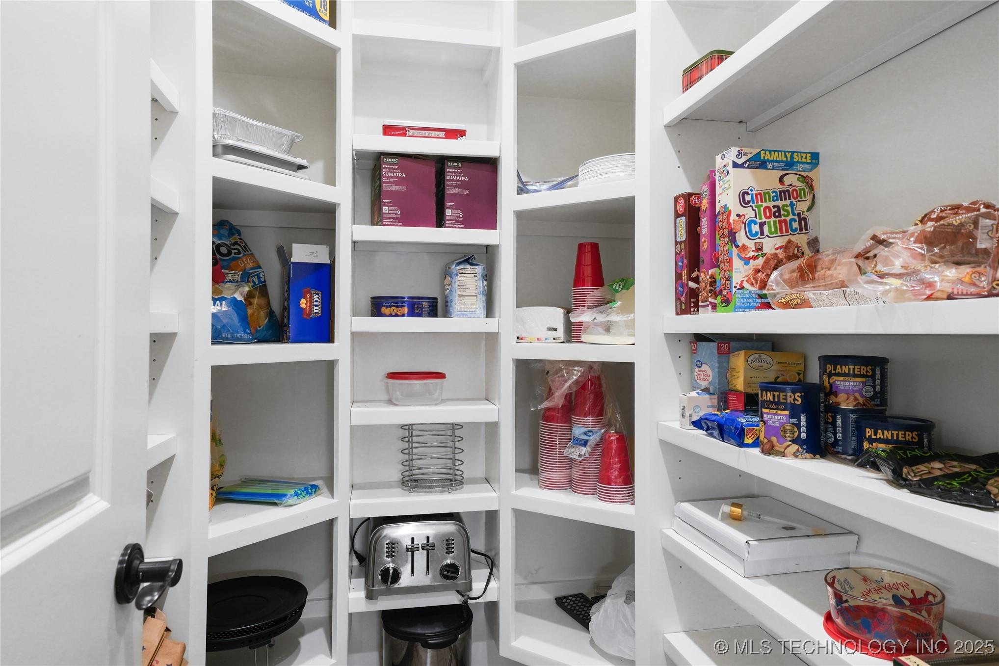 Muskogee, Oklahoma, 74403, United States, 4 Bedrooms Bedrooms, ,5 BathroomsBathrooms,Residential,For Sale,1980676