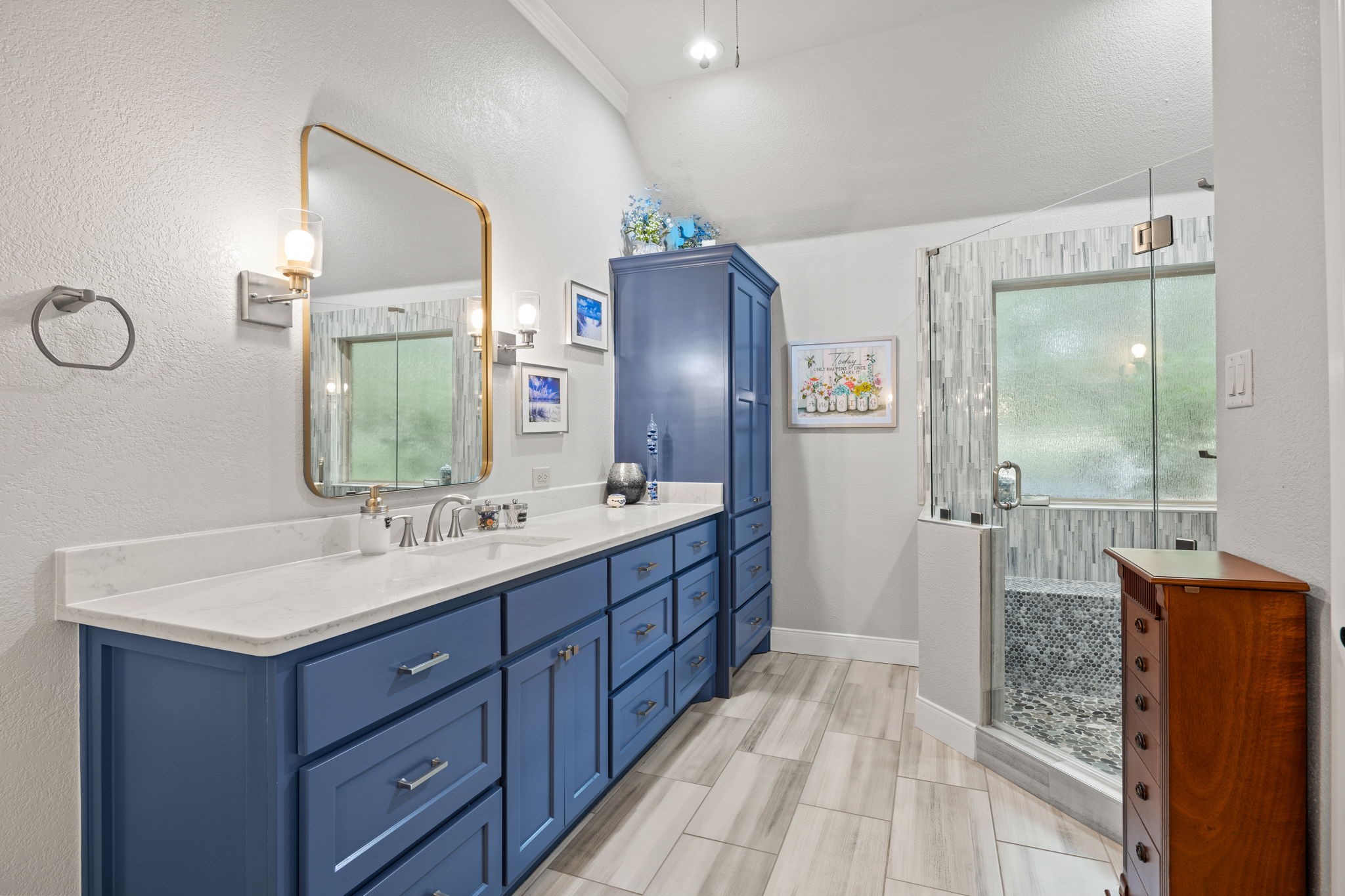 Granbury, Texas, 76049, United States, 3 Bedrooms Bedrooms, ,3 BathroomsBathrooms,Residential,For Sale,1927180