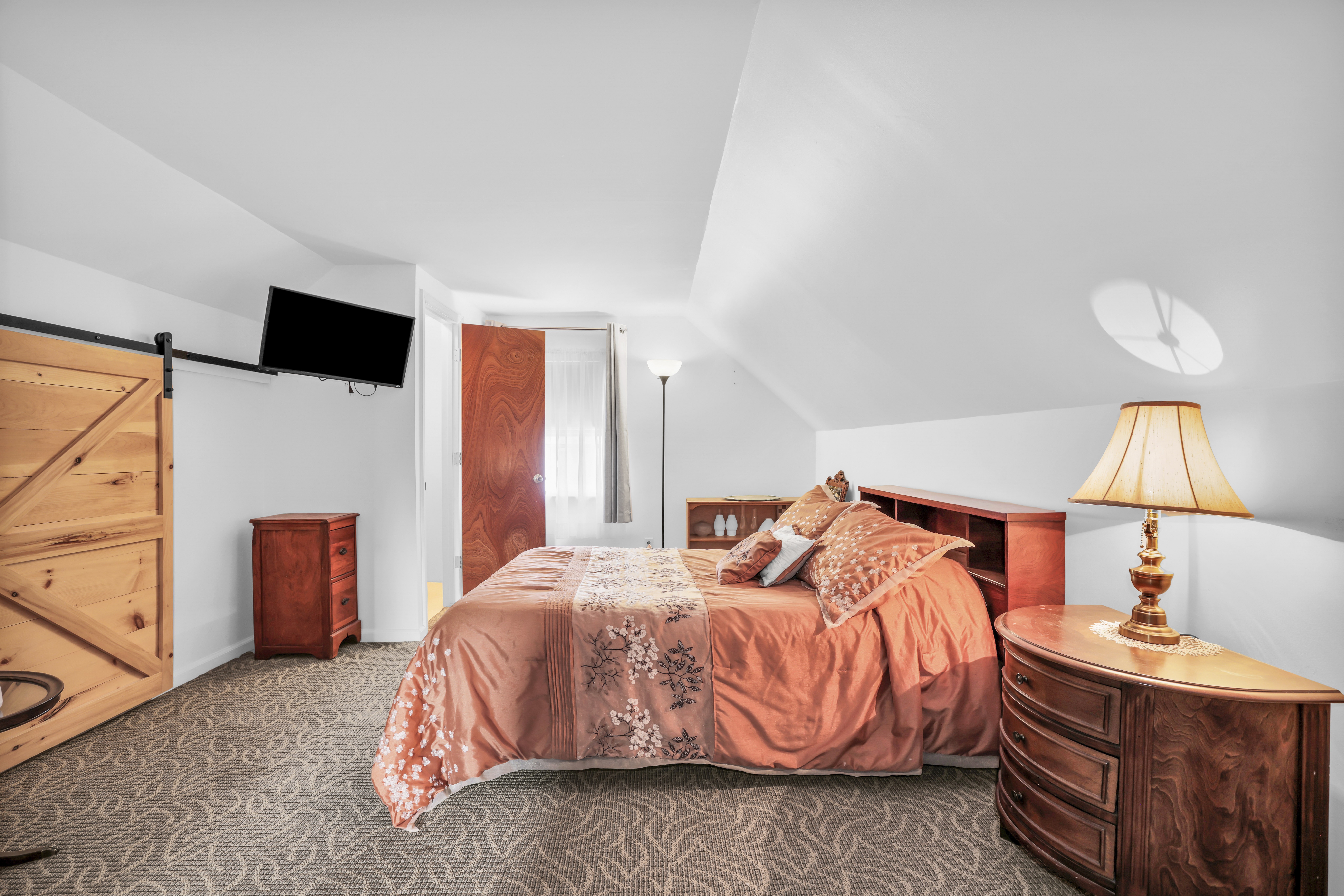 Pompton Plains, New Jersey, 07444, United States, 4 Bedrooms Bedrooms, ,3 BathroomsBathrooms,Residential,For Sale,2007489