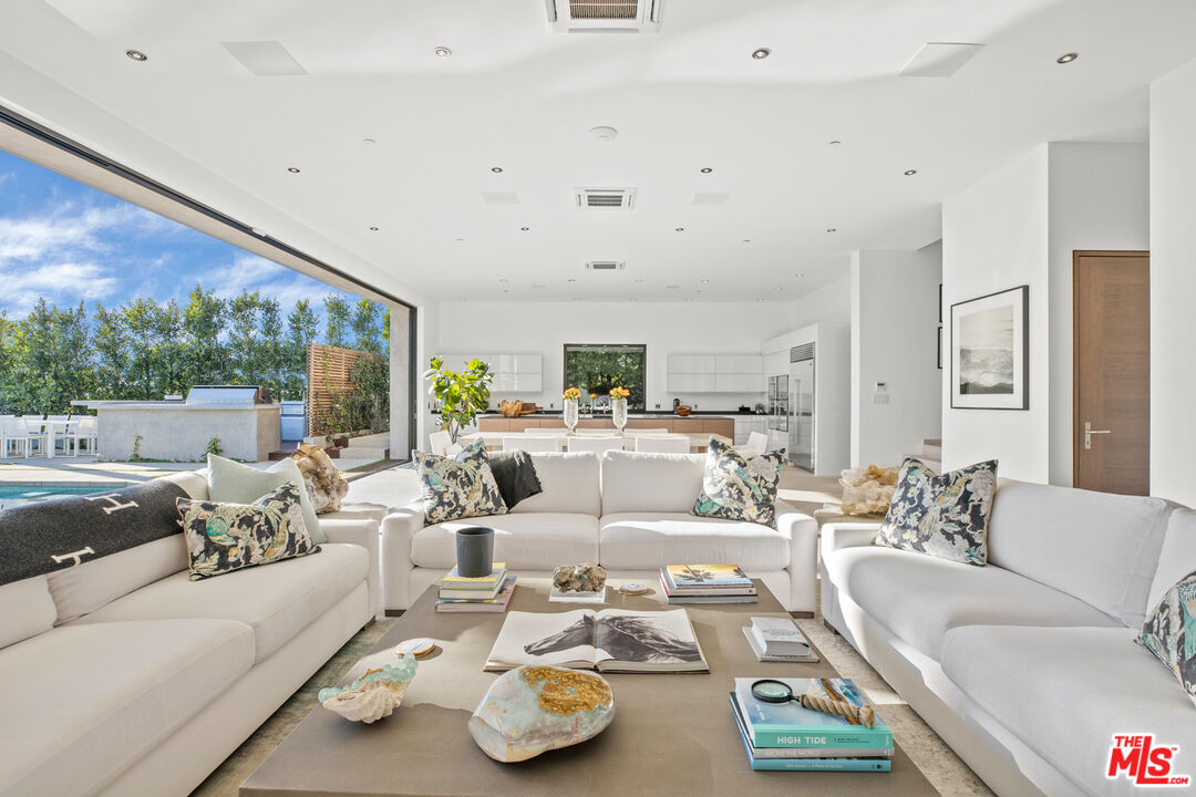 Malibu, California, 90265, United States, 3 Bedrooms Bedrooms, ,4 BathroomsBathrooms,Residential,For Sale,1746173
